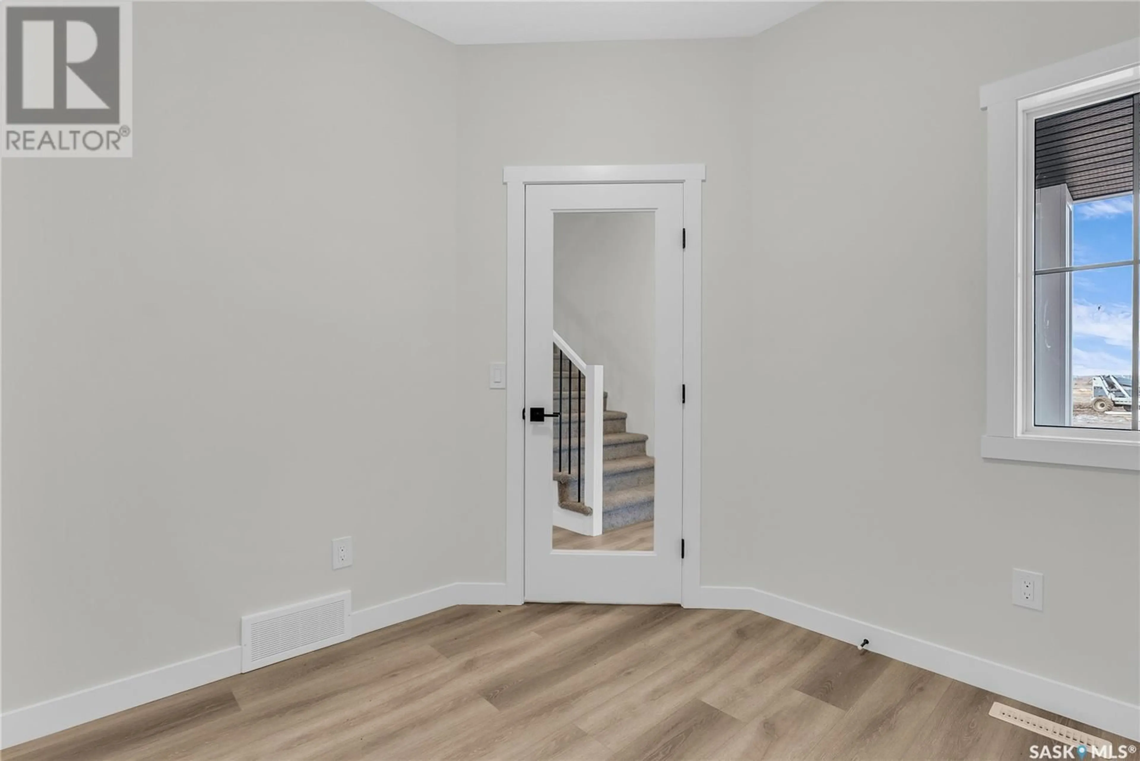 Indoor entryway for 135 Leskiw LANE, Saskatoon Saskatchewan S7V1R5