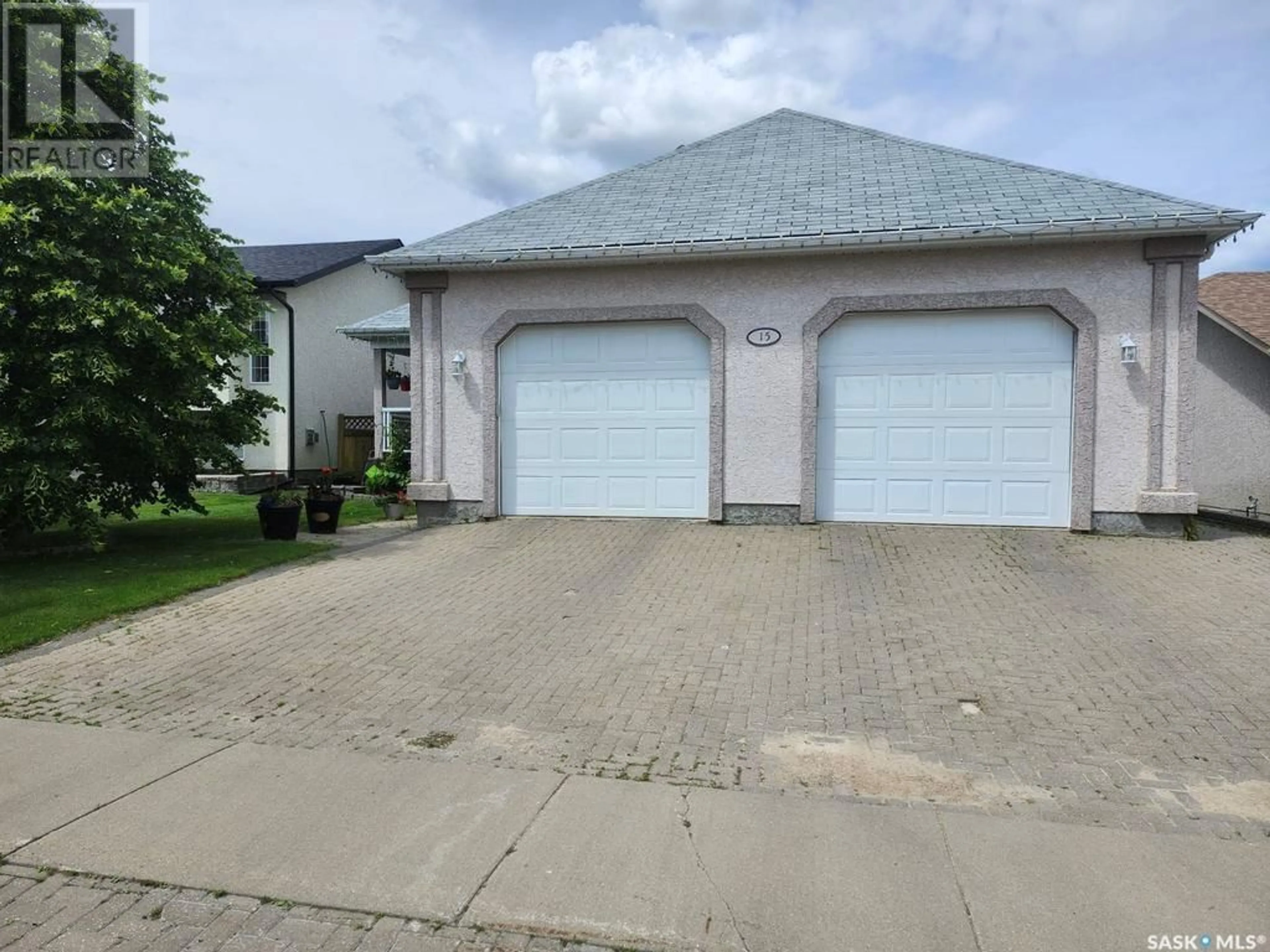 Indoor garage for 15 Longpre CRESCENT, Prince Albert Saskatchewan S6X1C7