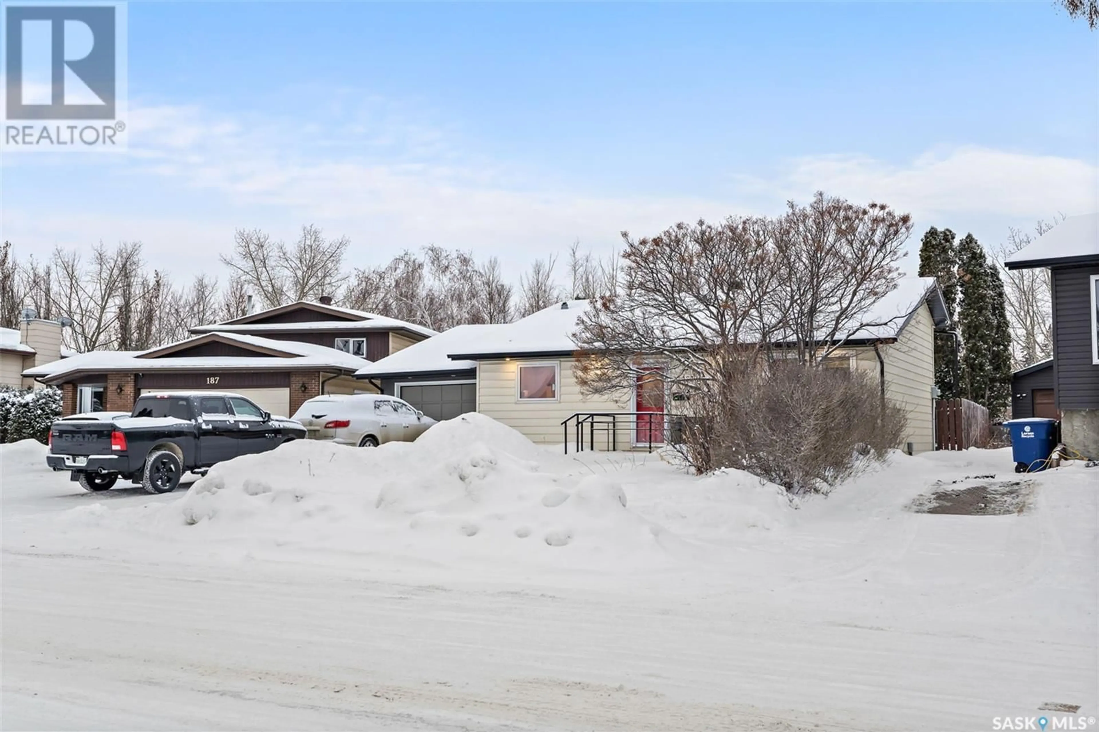 A pic from outside/outdoor area/front of a property/back of a property/a pic from drone, street for 303 Nordstrum ROAD, Saskatoon Saskatchewan S7K6P9