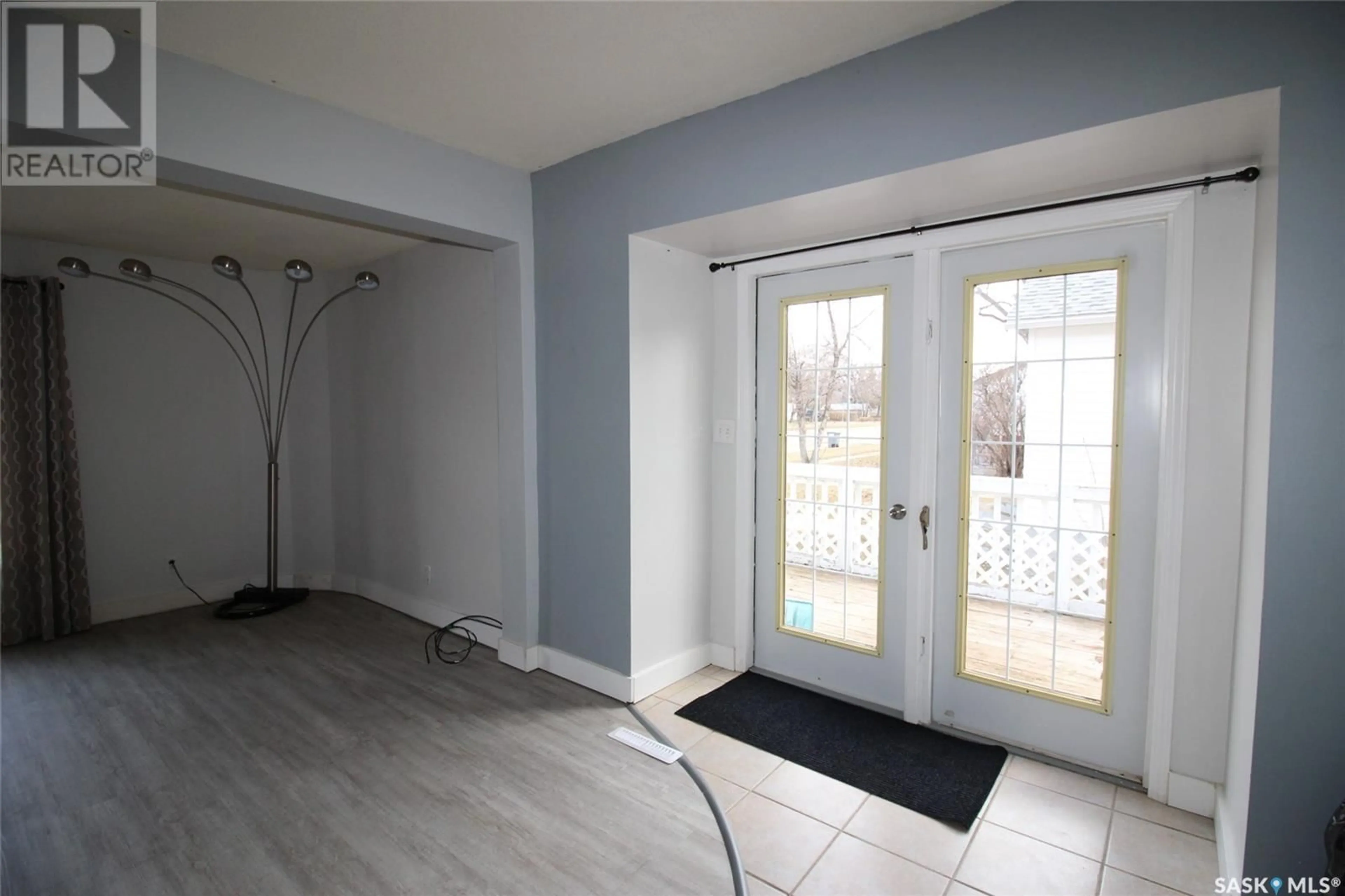 Indoor entryway for 528 Redcoat DRIVE, Eastend Saskatchewan S0N0T0