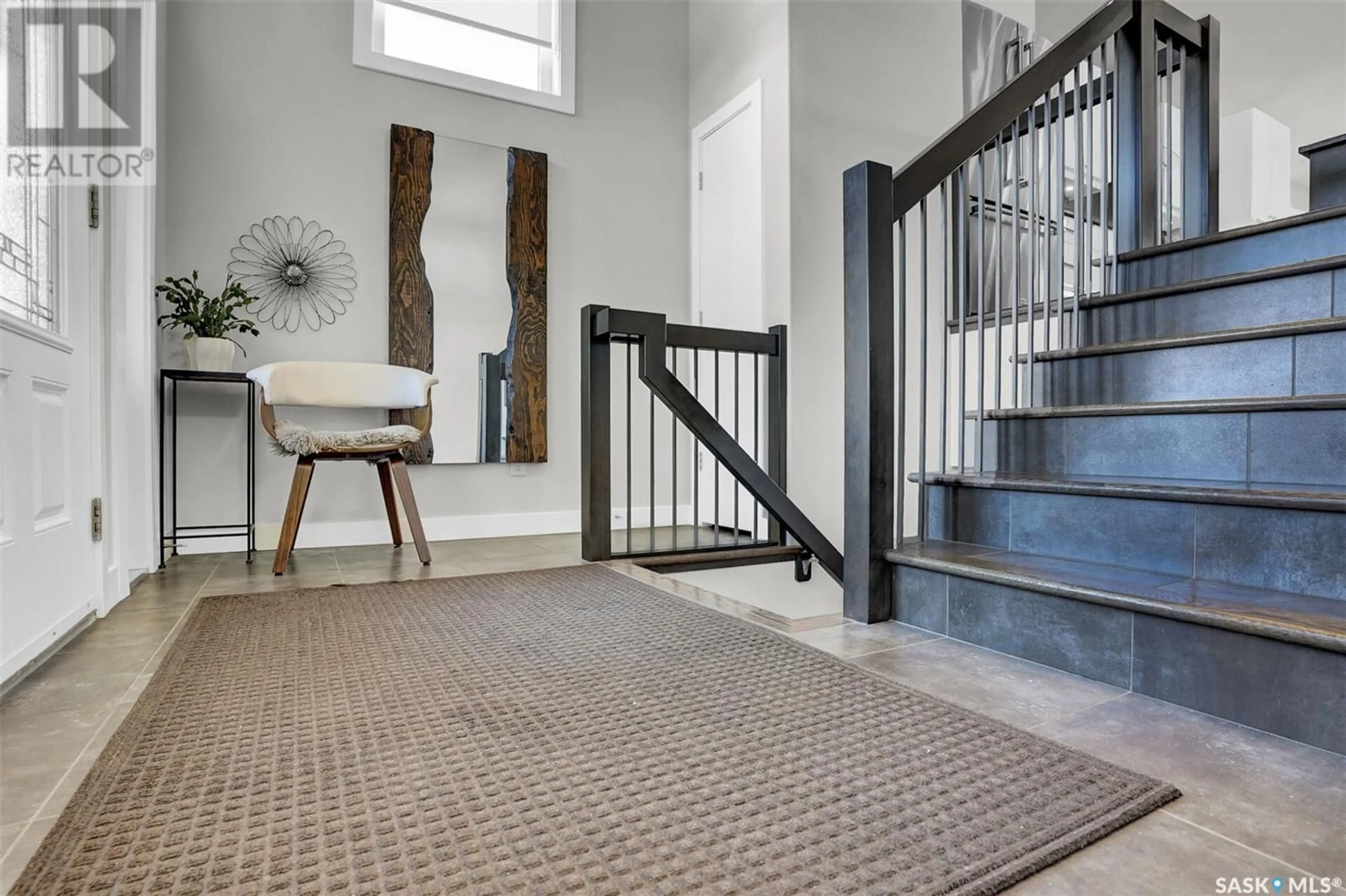 Indoor entryway for 3921 Sandhill CRESCENT, Regina Saskatchewan S4V3G7