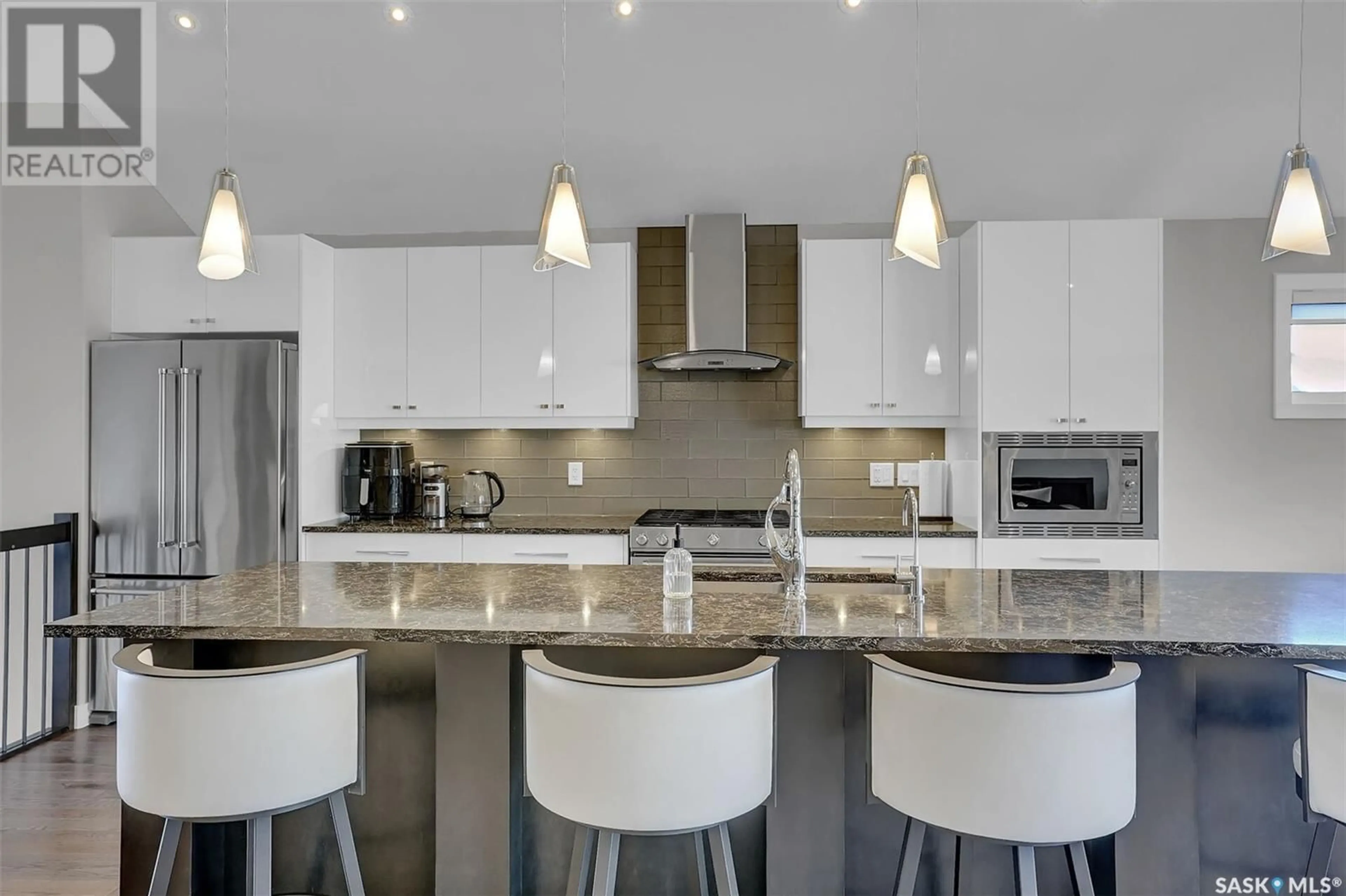 Contemporary kitchen, unknown for 3921 Sandhill CRESCENT, Regina Saskatchewan S4V3G7