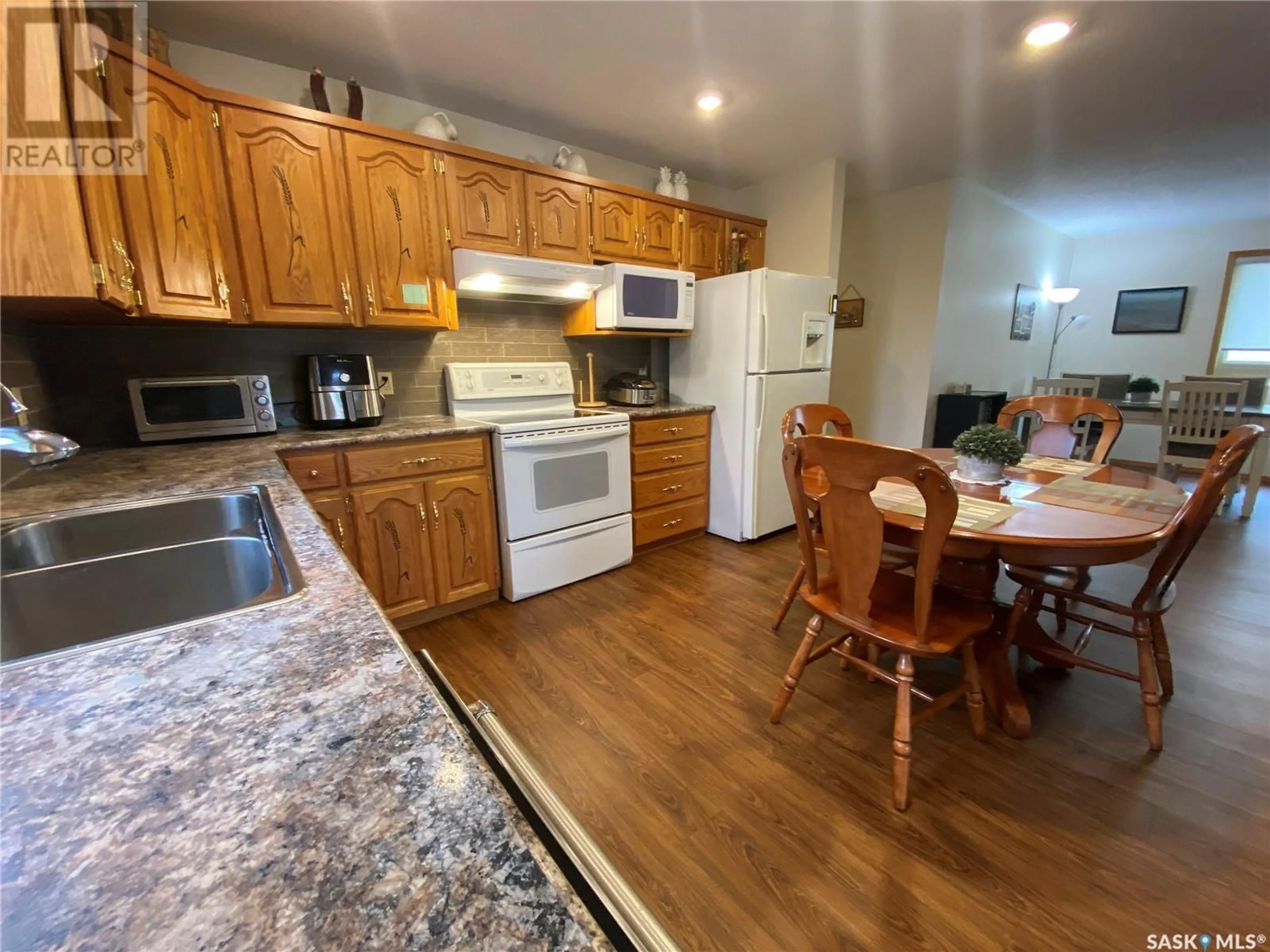 Open concept kitchen, unknown for 19 Bull CRESCENT, Yorkton Saskatchewan S3N3Y5