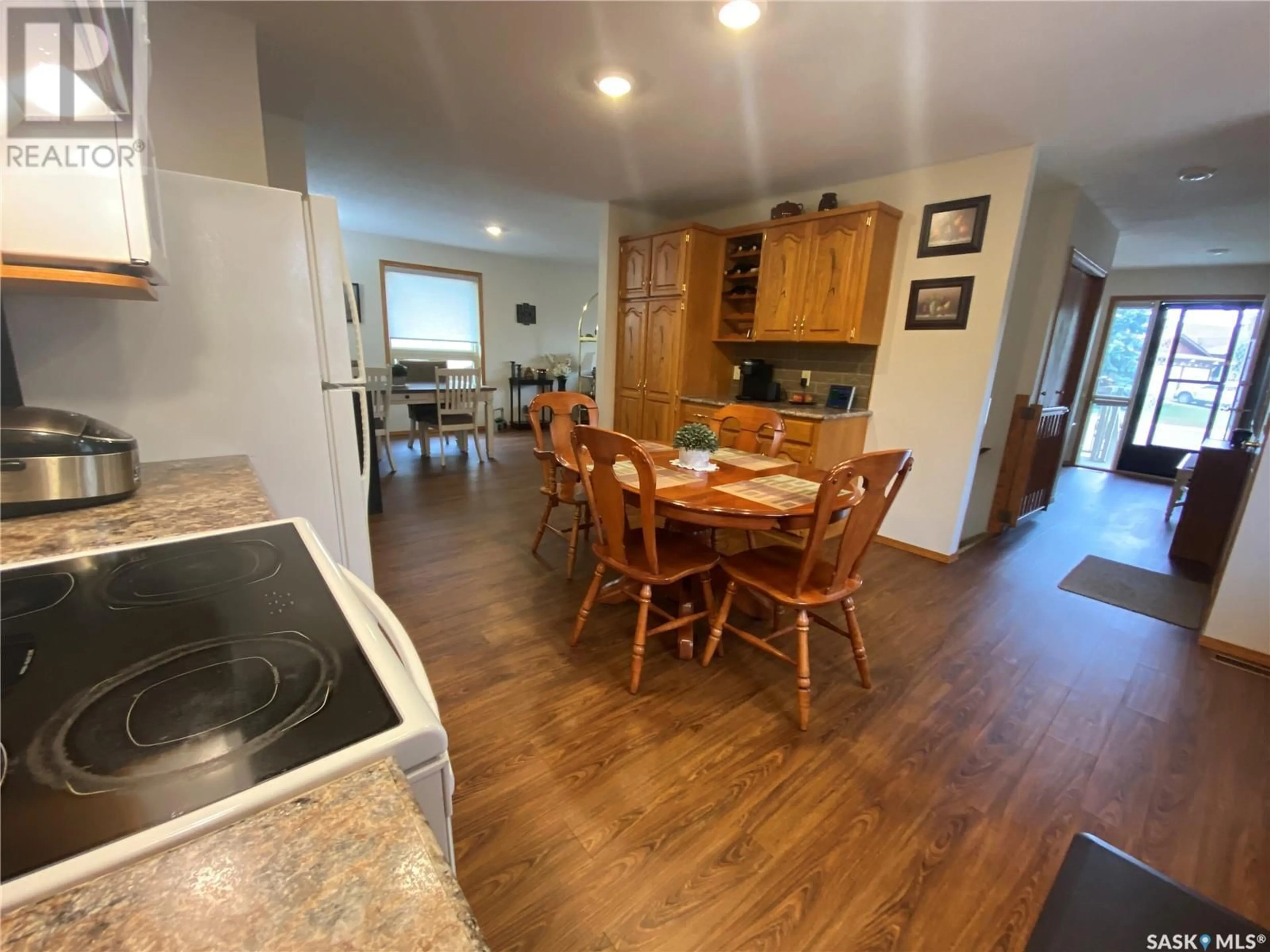 Open concept kitchen, unknown for 19 Bull CRESCENT, Yorkton Saskatchewan S3N3Y5