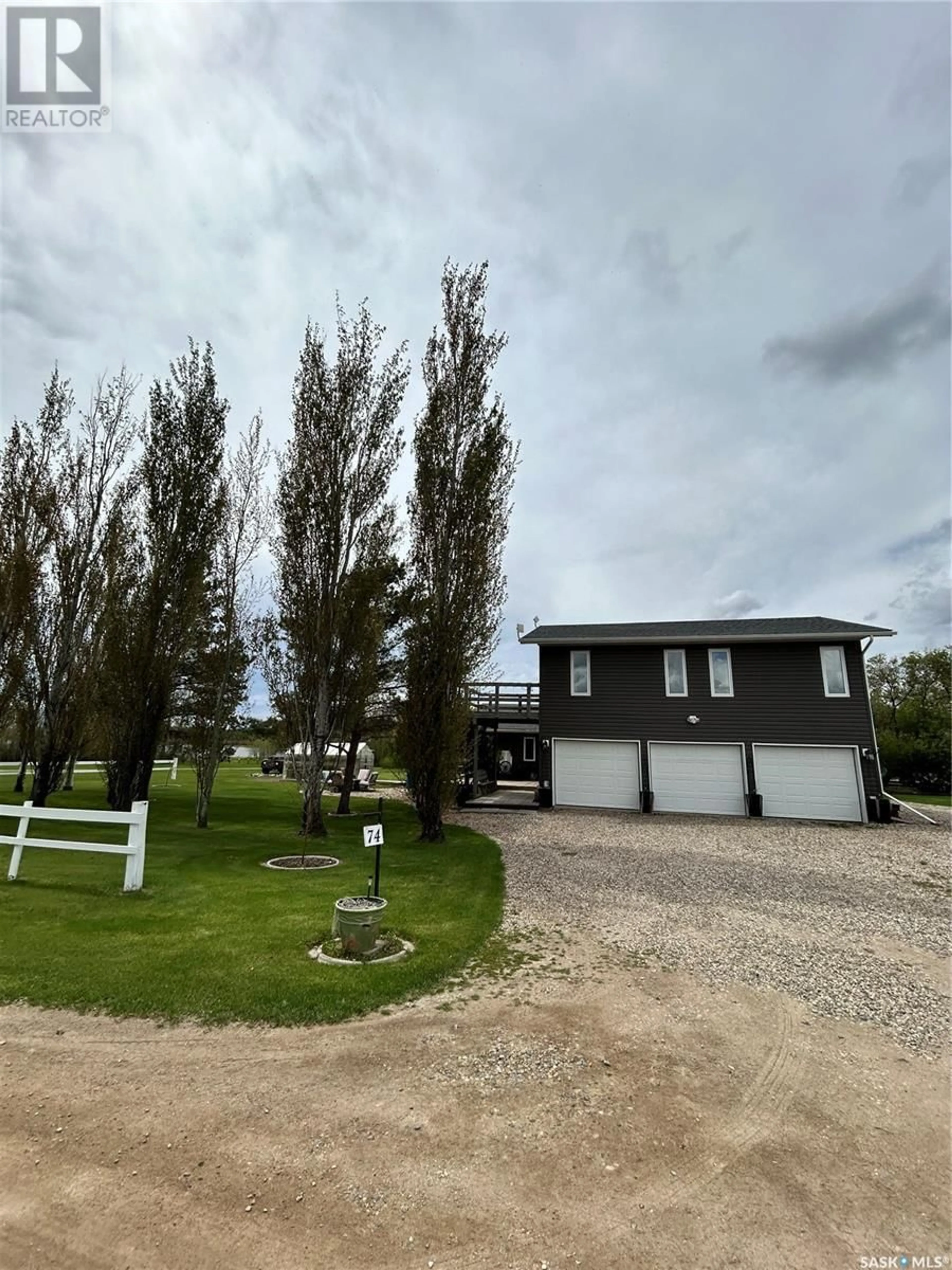 A pic from outside/outdoor area/front of a property/back of a property/a pic from drone, unknown for 74 Maple LANE, Yorkton Saskatchewan S3N2V7