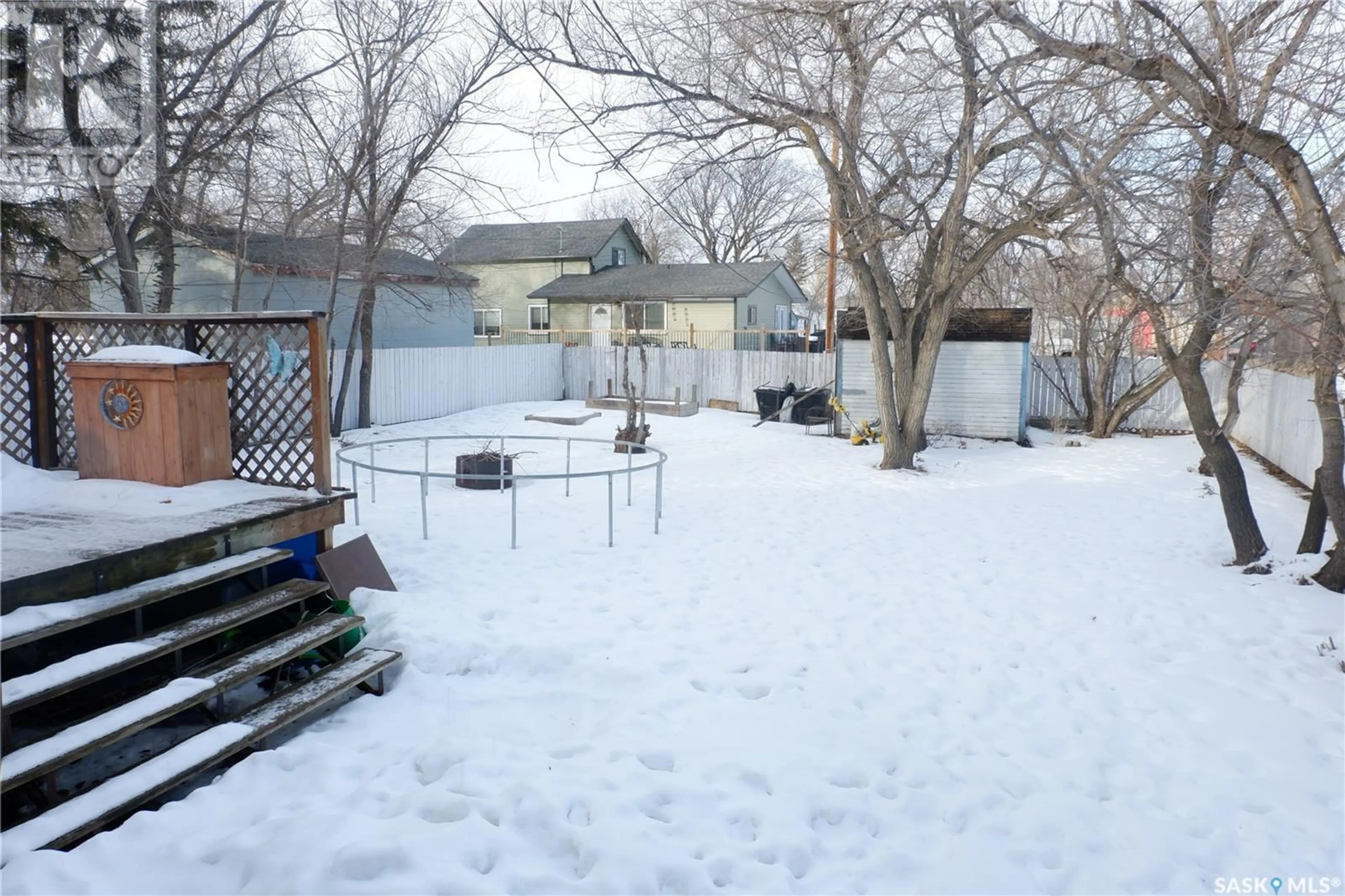 Patio, street for 21 3rd STREET E, Willow Bunch Saskatchewan S0H4K0