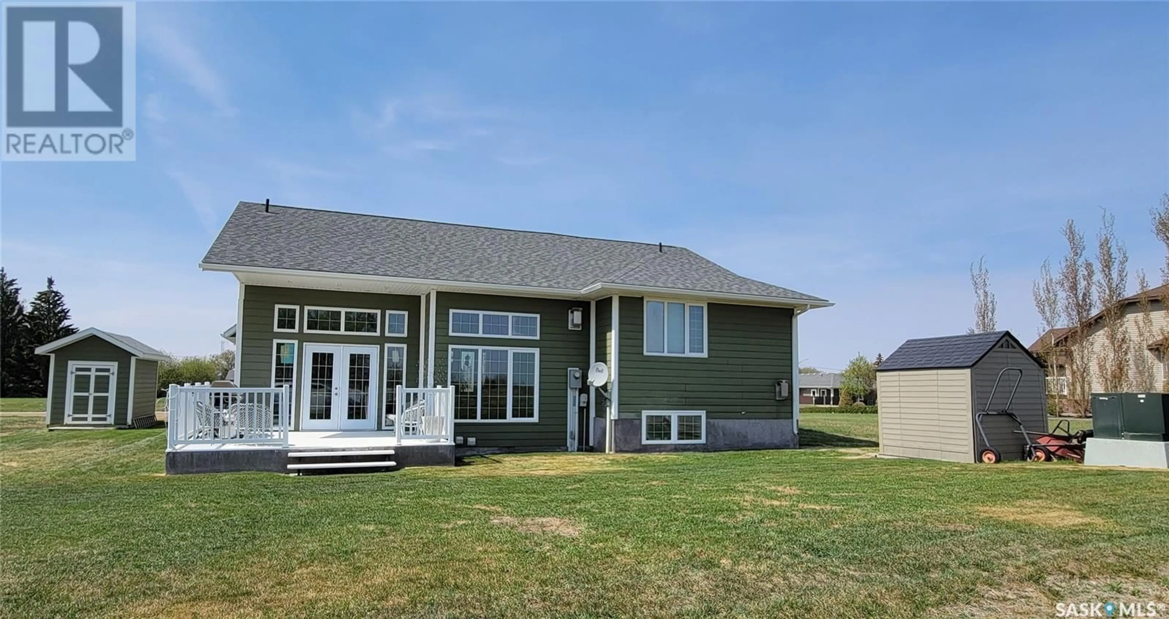 Home with vinyl exterior material, water/lake/river/ocean view for 408 5th STREET E, Wilkie Saskatchewan S0K4W0