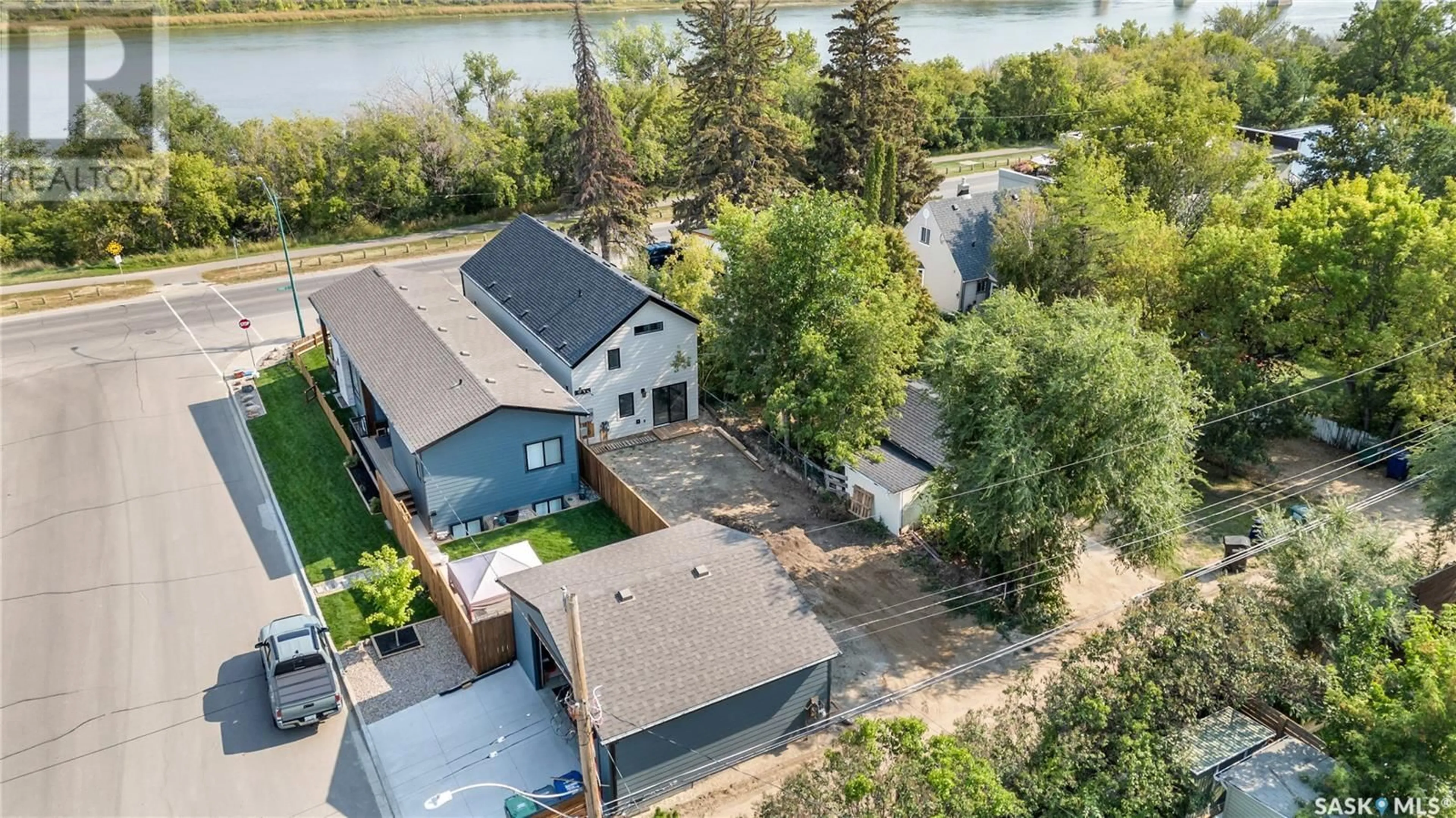 A pic from outside/outdoor area/front of a property/back of a property/a pic from drone, water/lake/river/ocean view for 1421 Spadina CRESCENT E, Saskatoon Saskatchewan S7K3J2