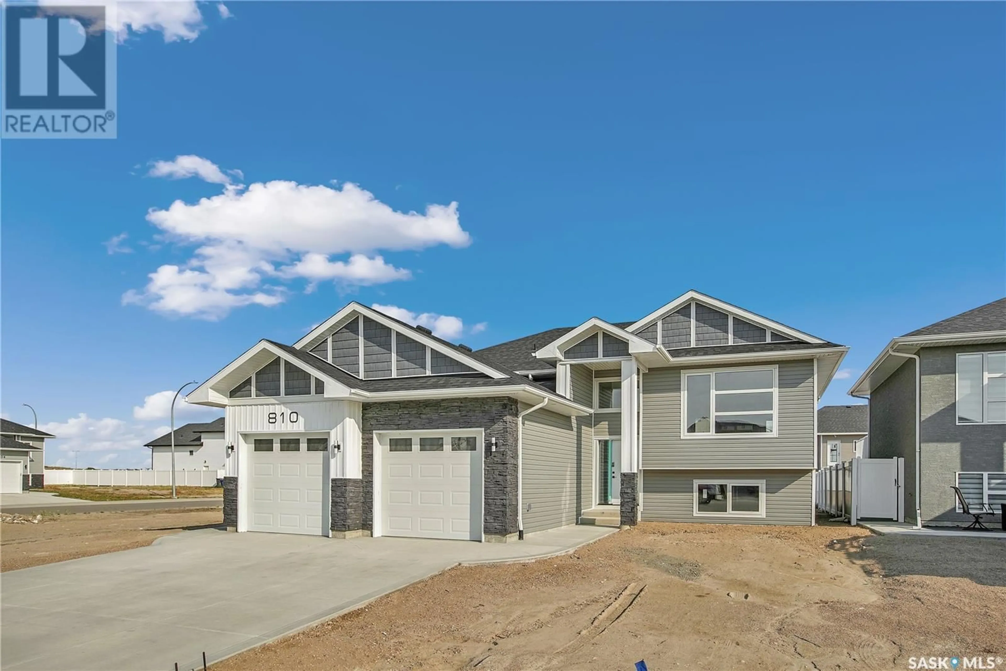 Home with vinyl exterior material, street for 810 Weir CRESCENT, Warman Saskatchewan S0K4S4