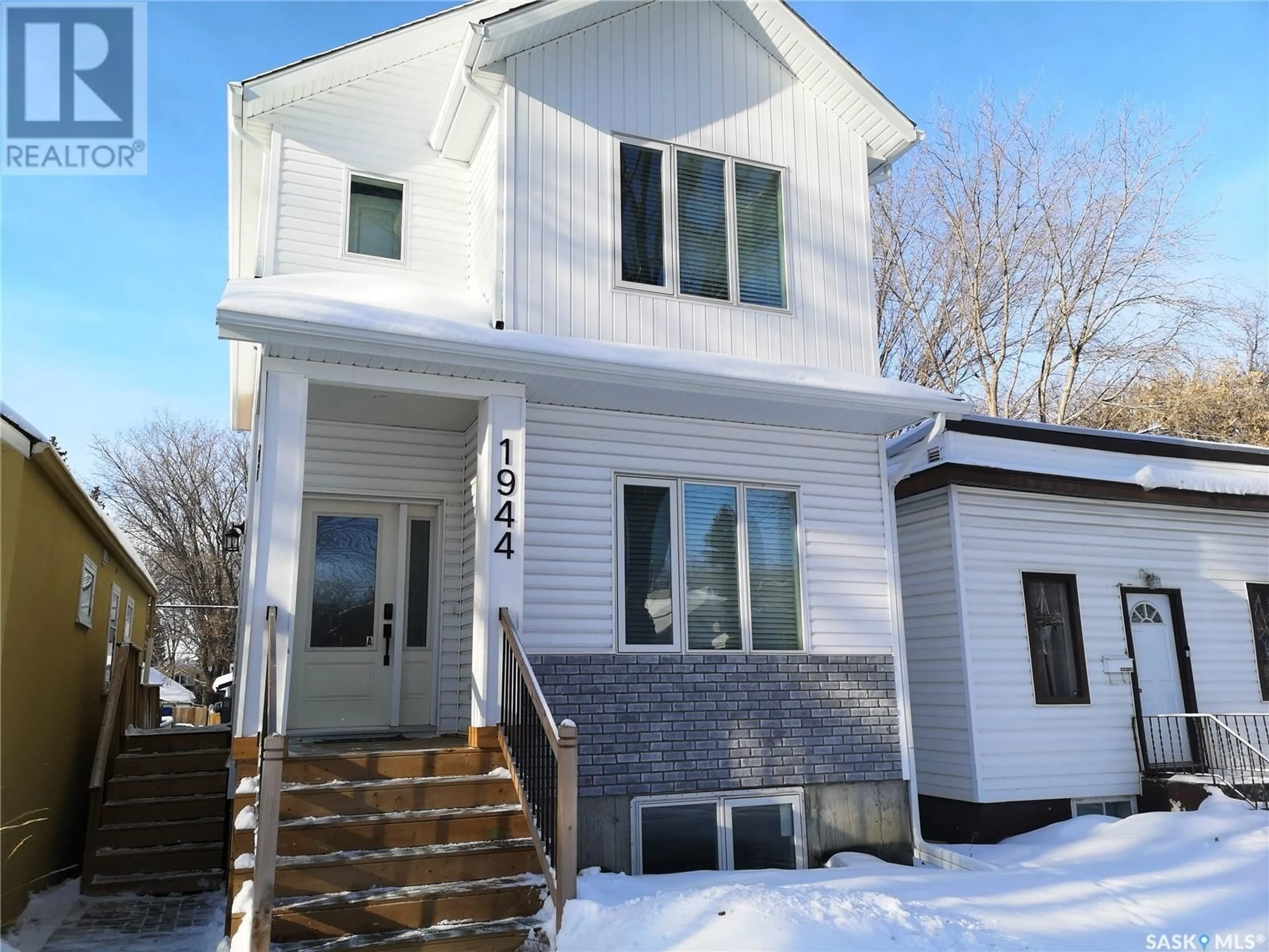 Home with vinyl exterior material, street for 1944 Lorne AVENUE, Saskatoon Saskatchewan S7J0R3