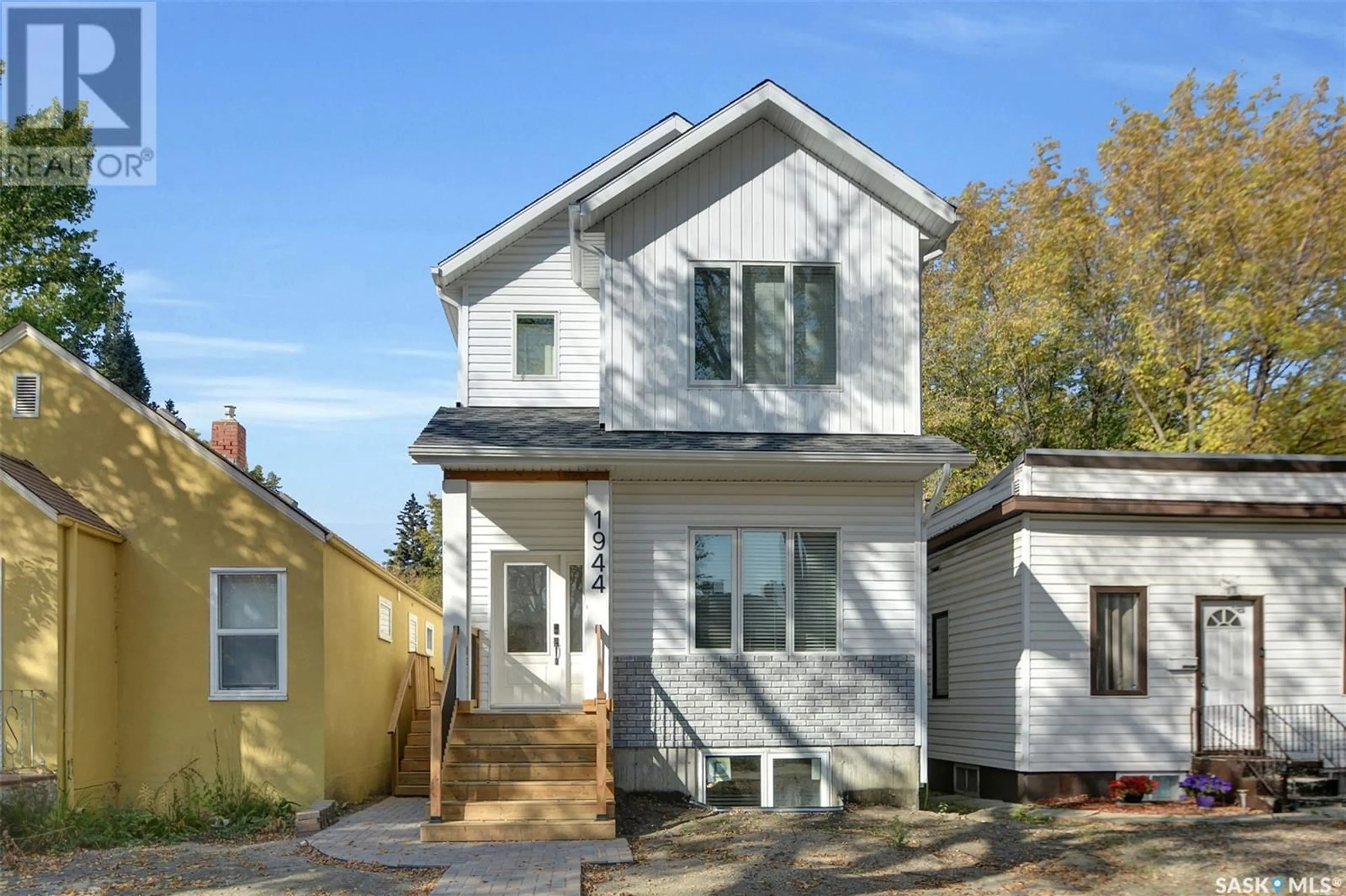 Home with vinyl exterior material, street for 1944 Lorne AVENUE, Saskatoon Saskatchewan S7J0R3