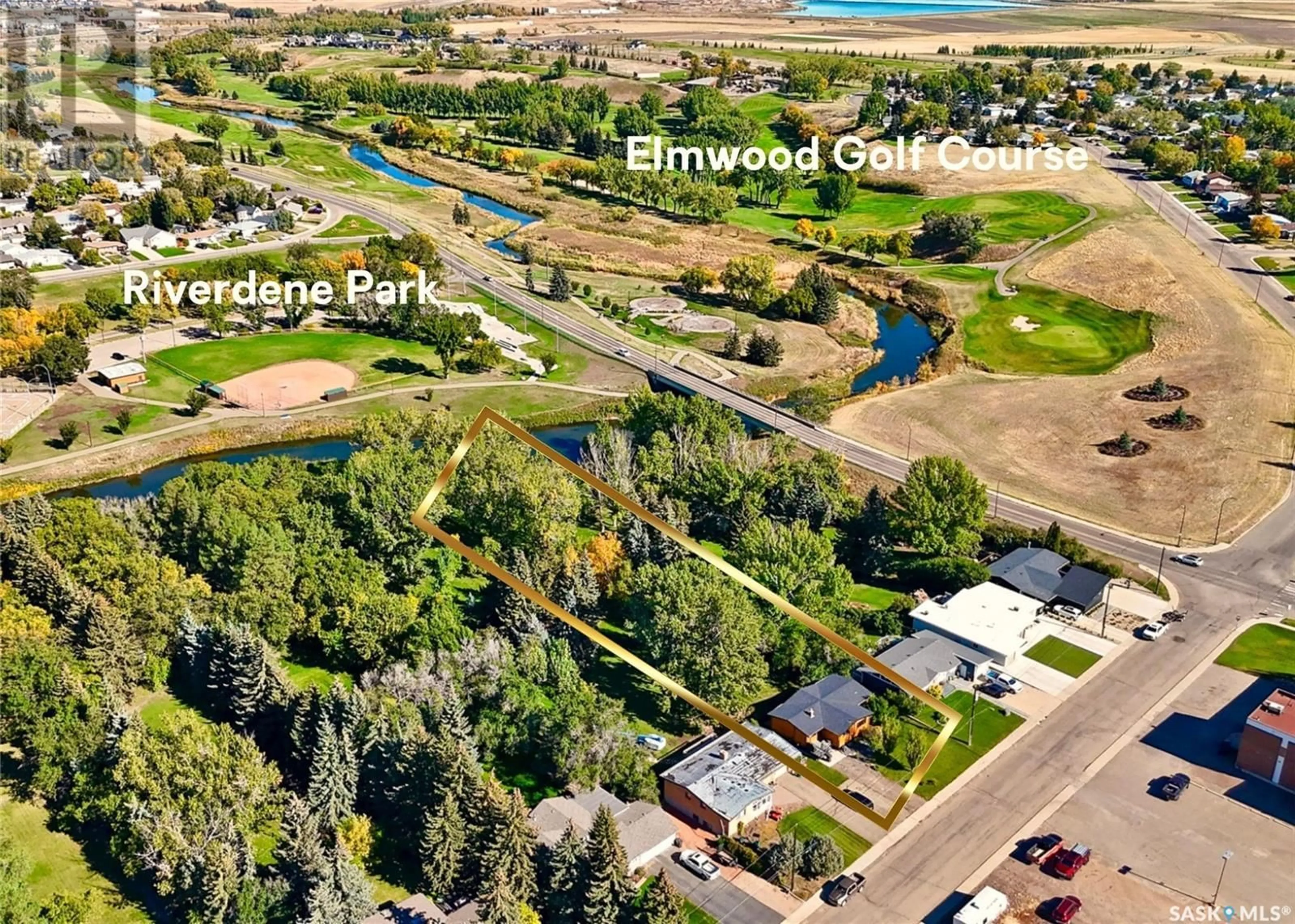 A pic from outside/outdoor area/front of a property/back of a property/a pic from drone, water/lake/river/ocean view for 1197 Lorne STREET E, Swift Current Saskatchewan S9H1V7