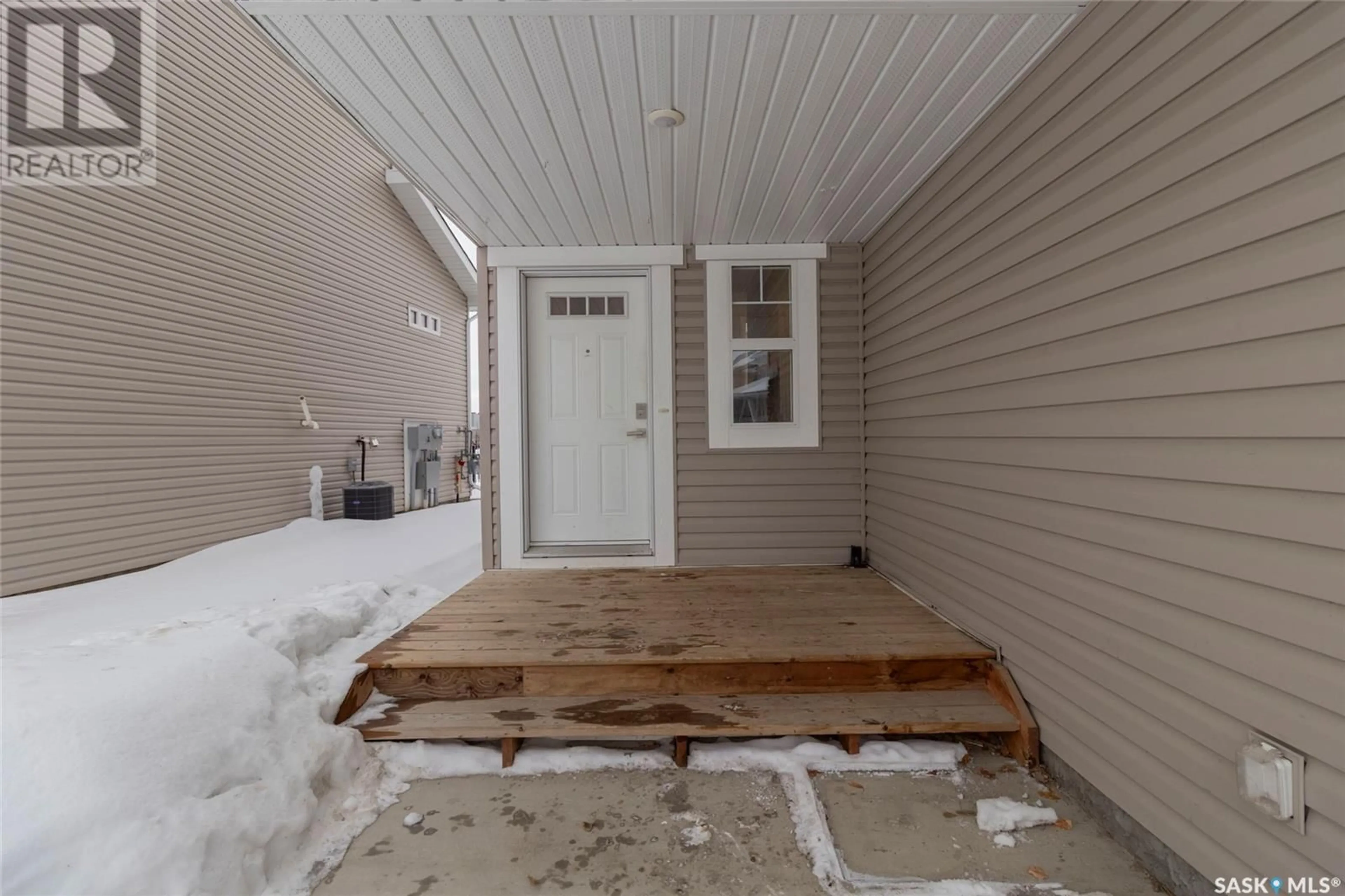 Indoor entryway for 111 315 Dickson CRESCENT, Saskatoon Saskatchewan S7T0Z1