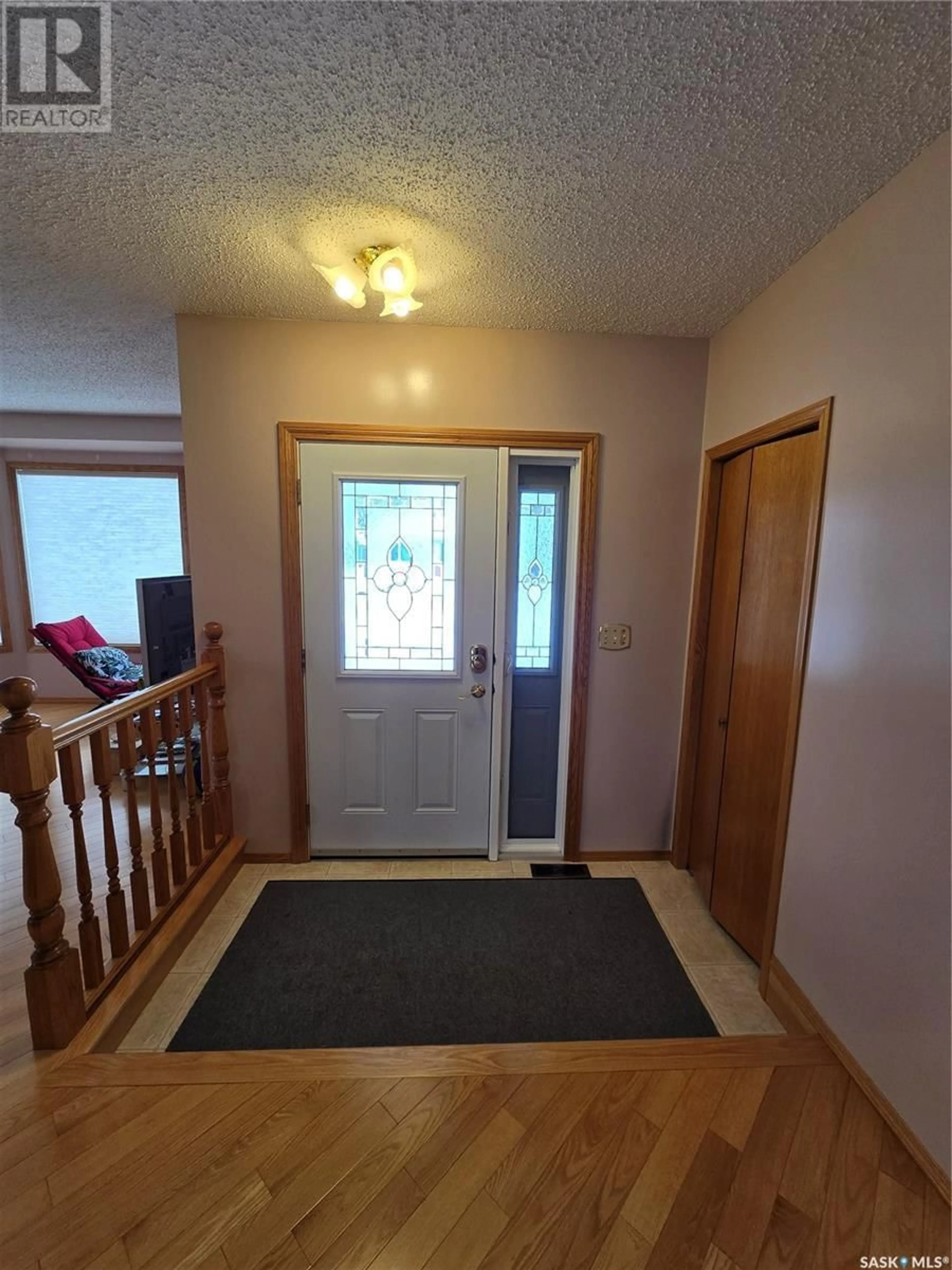 Indoor entryway for 807 Alice STREET, Grenfell Saskatchewan S0G2B0