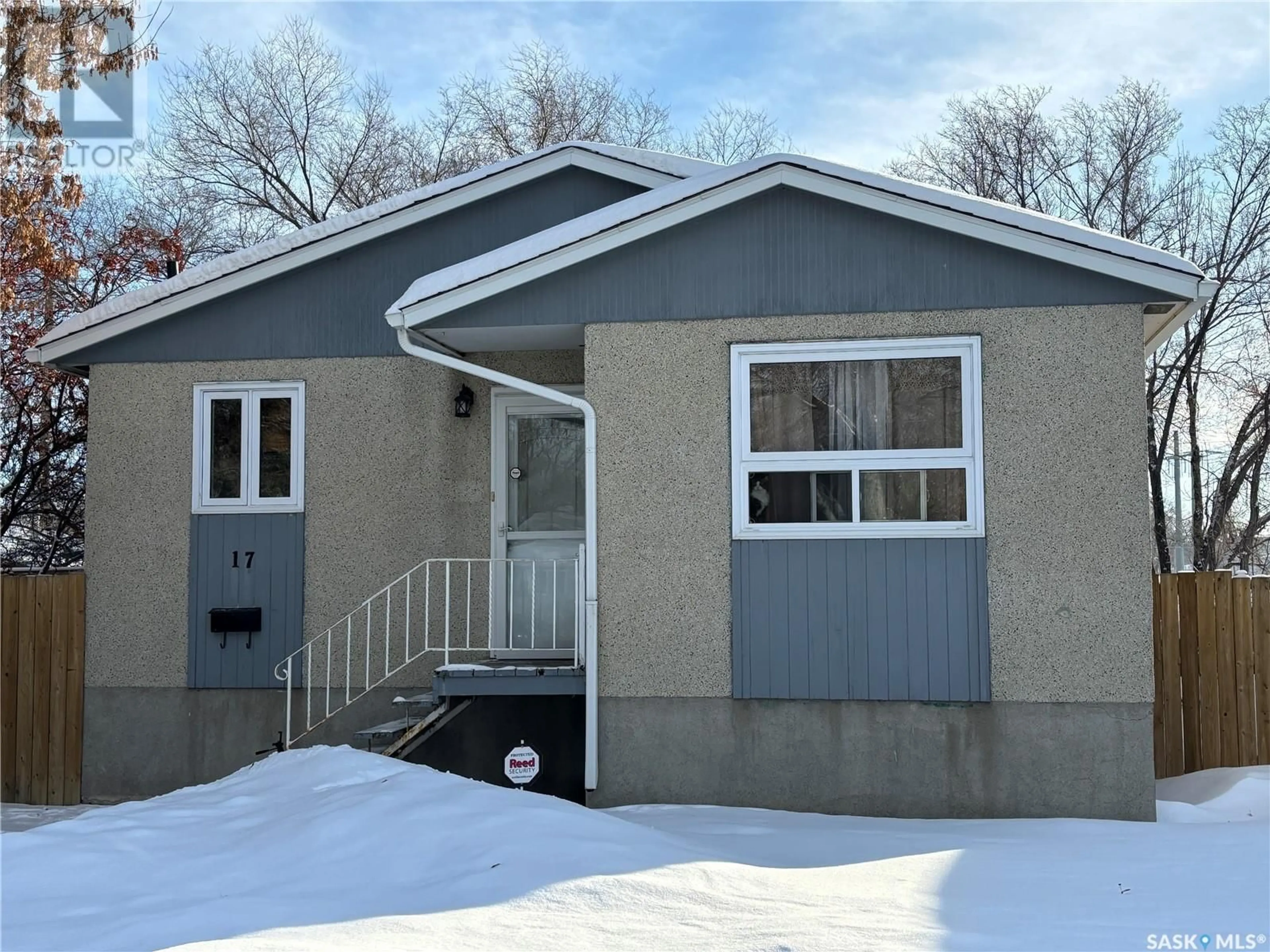 Home with vinyl exterior material, street for 17 Glenwood AVENUE, Saskatoon Saskatchewan S7L4A7