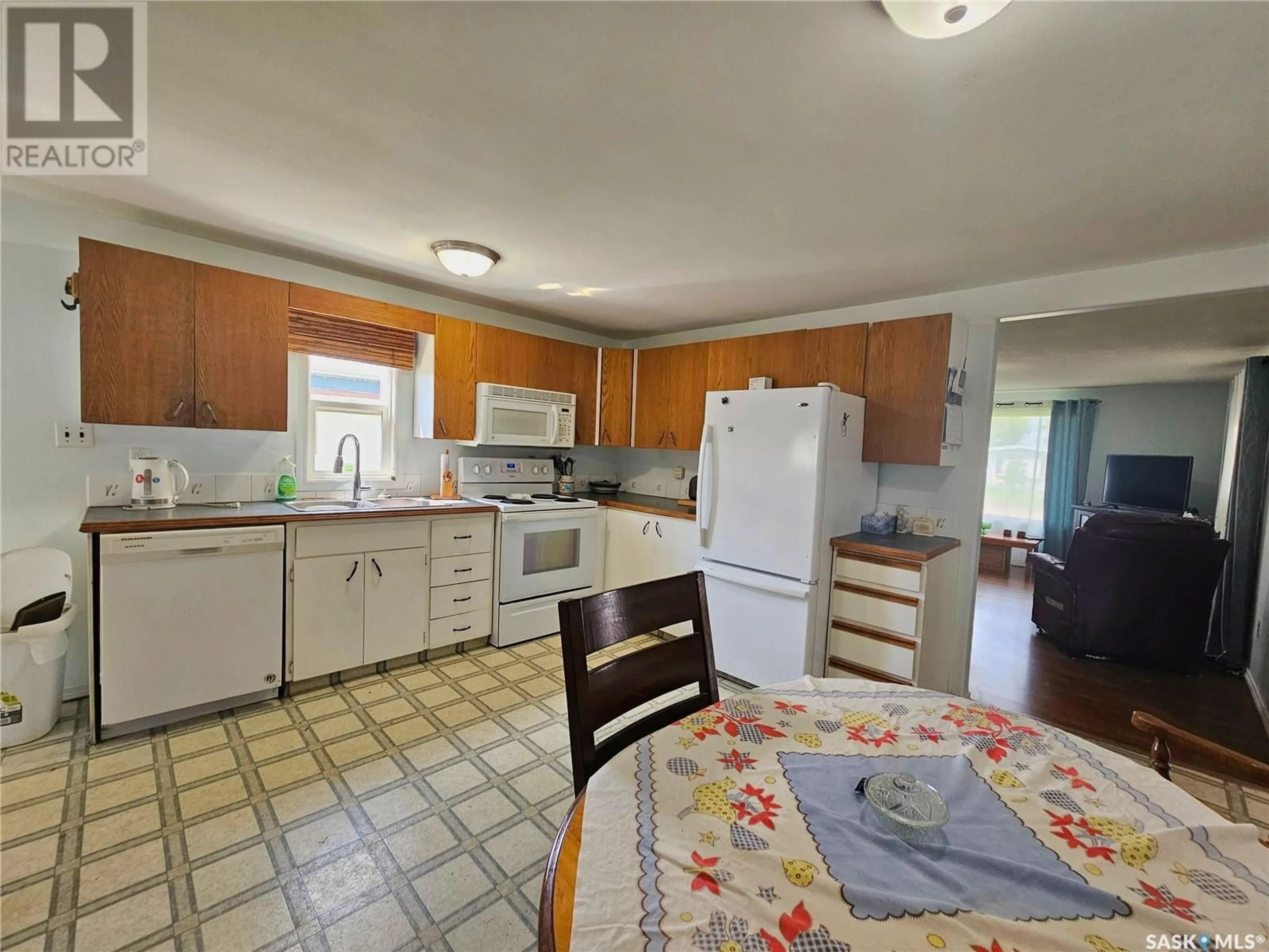 Standard kitchen, unknown for 209 17th STREET W, Battleford Saskatchewan S0M0E0