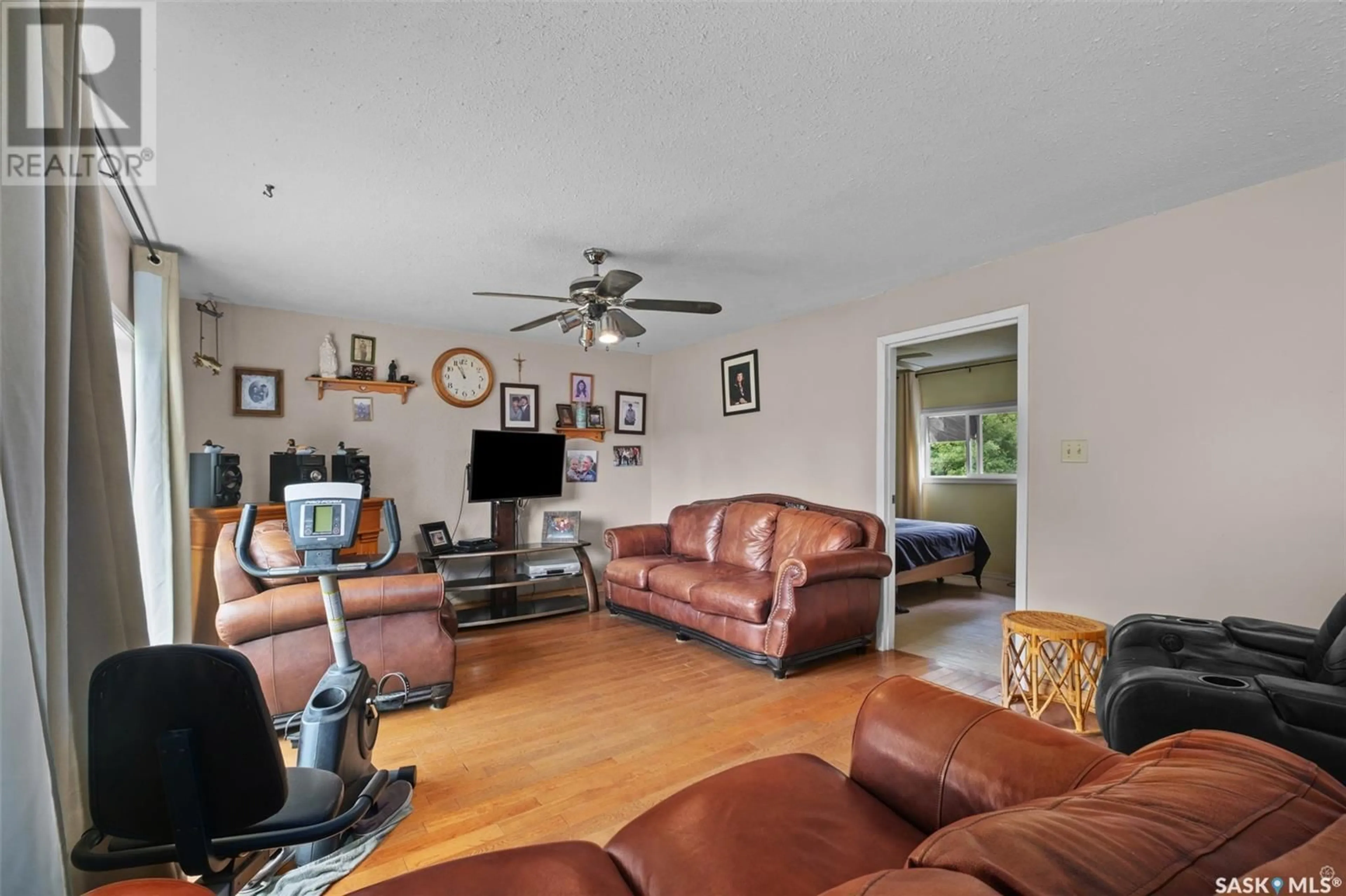 Living room with furniture, unknown for 402 Aspen PLACE, Paddockwood Rm No. 520 Saskatchewan S0J0N0