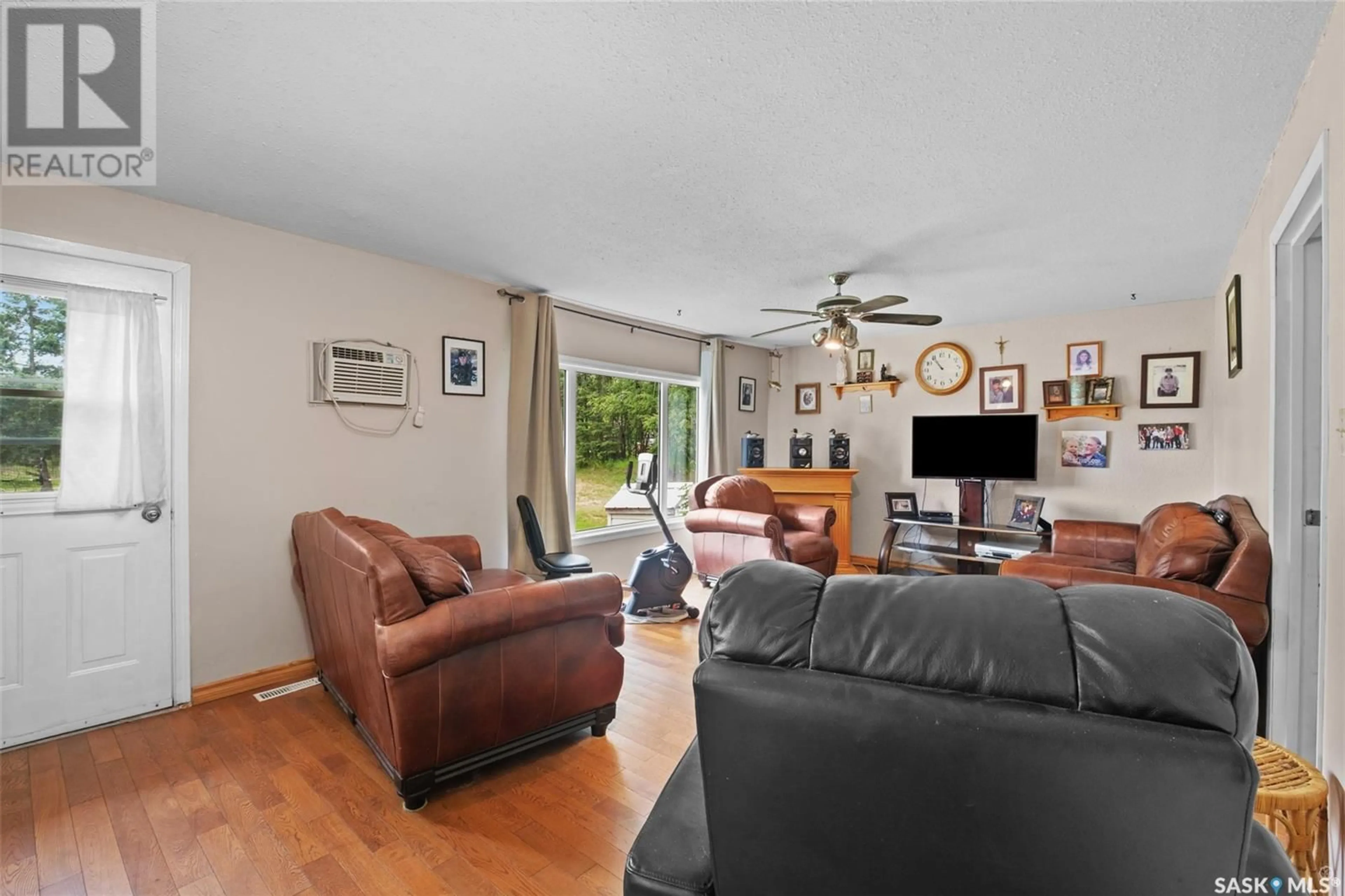 Living room with furniture, unknown for 402 Aspen PLACE, Paddockwood Rm No. 520 Saskatchewan S0J0N0