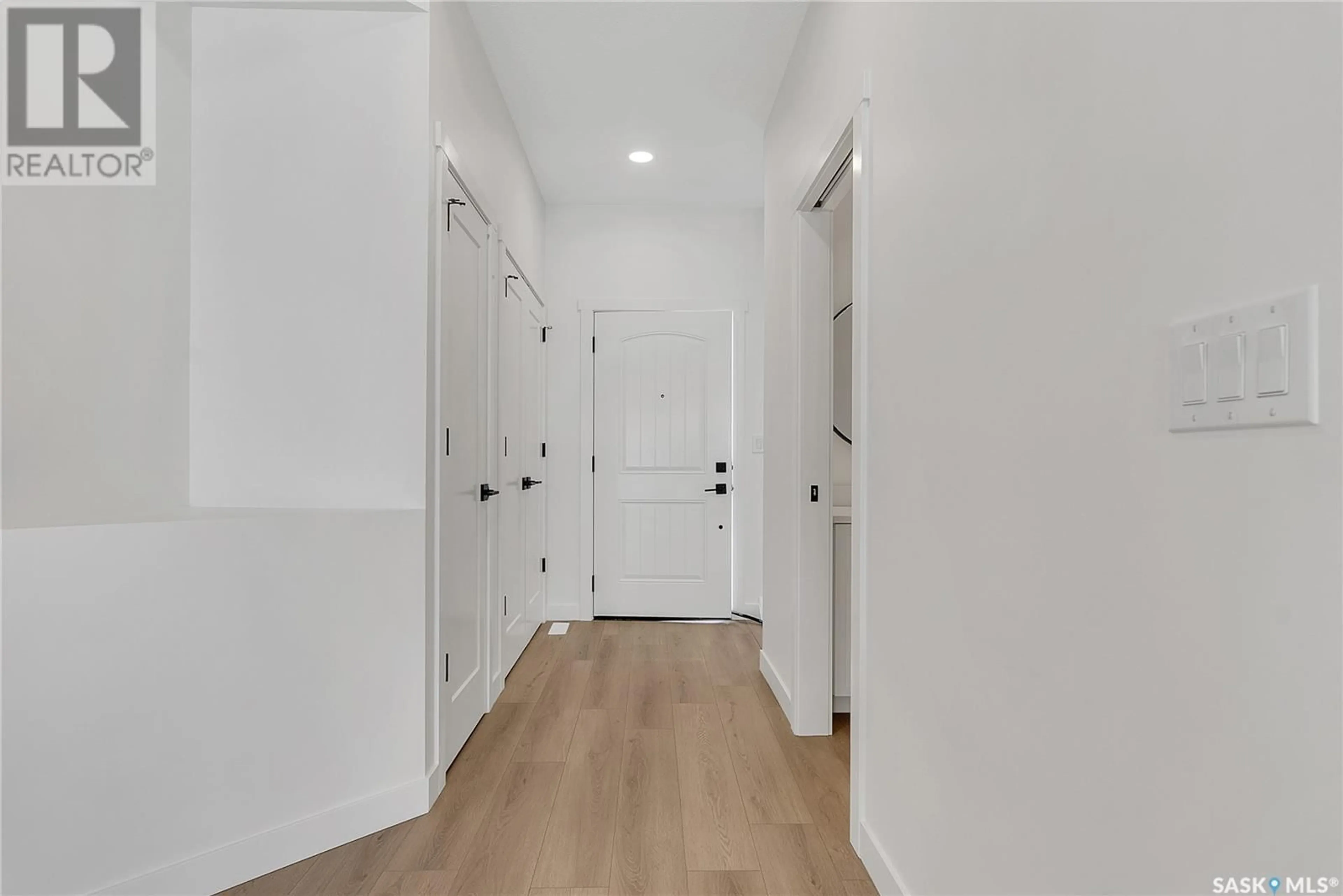 Indoor garage for 24 BRIGHTON BOULEVARD, Saskatoon Saskatchewan S7V1X1