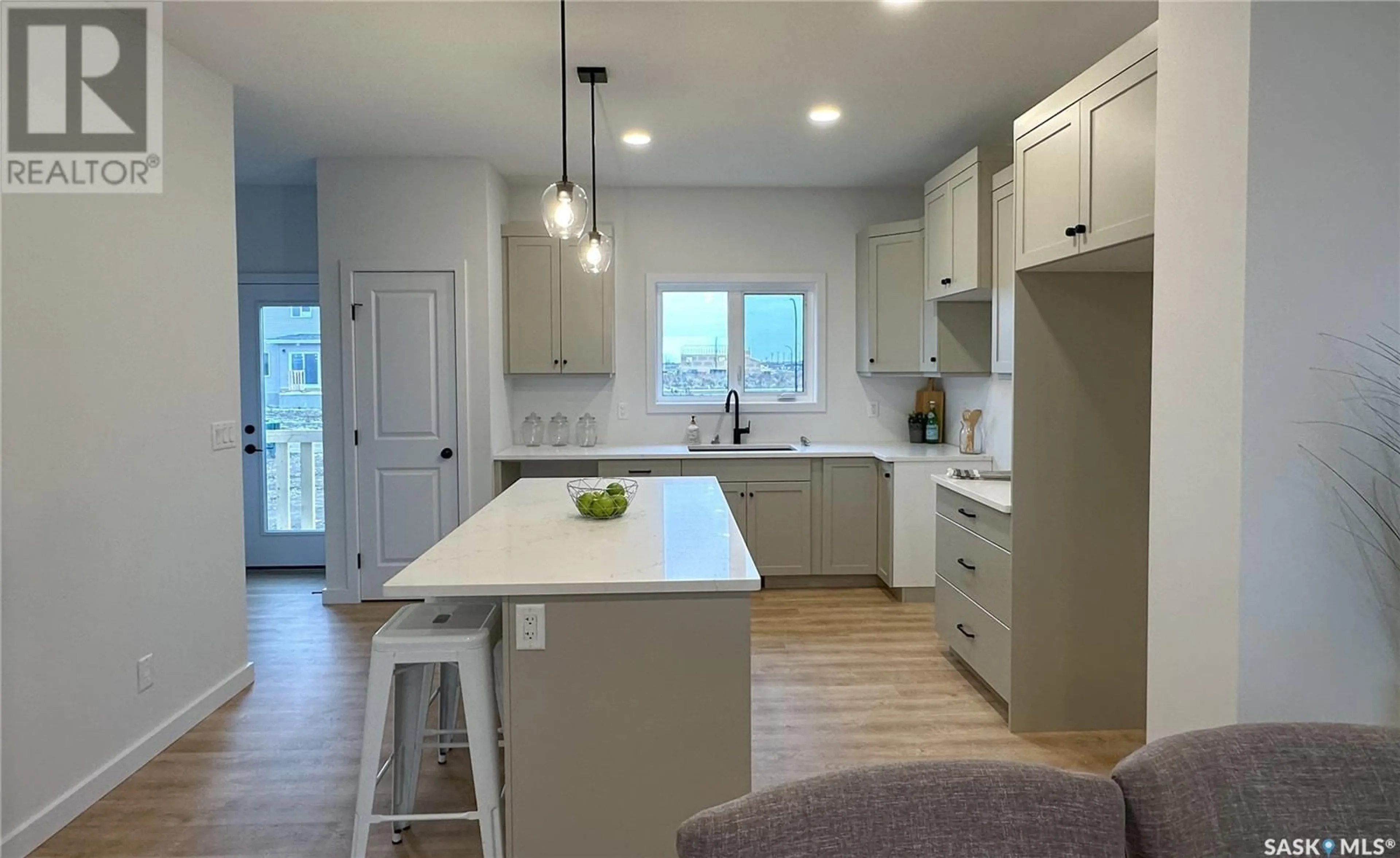 Open concept kitchen, unknown for 748 Henry Dayday ROAD, Saskatoon Saskatchewan S7W1E2