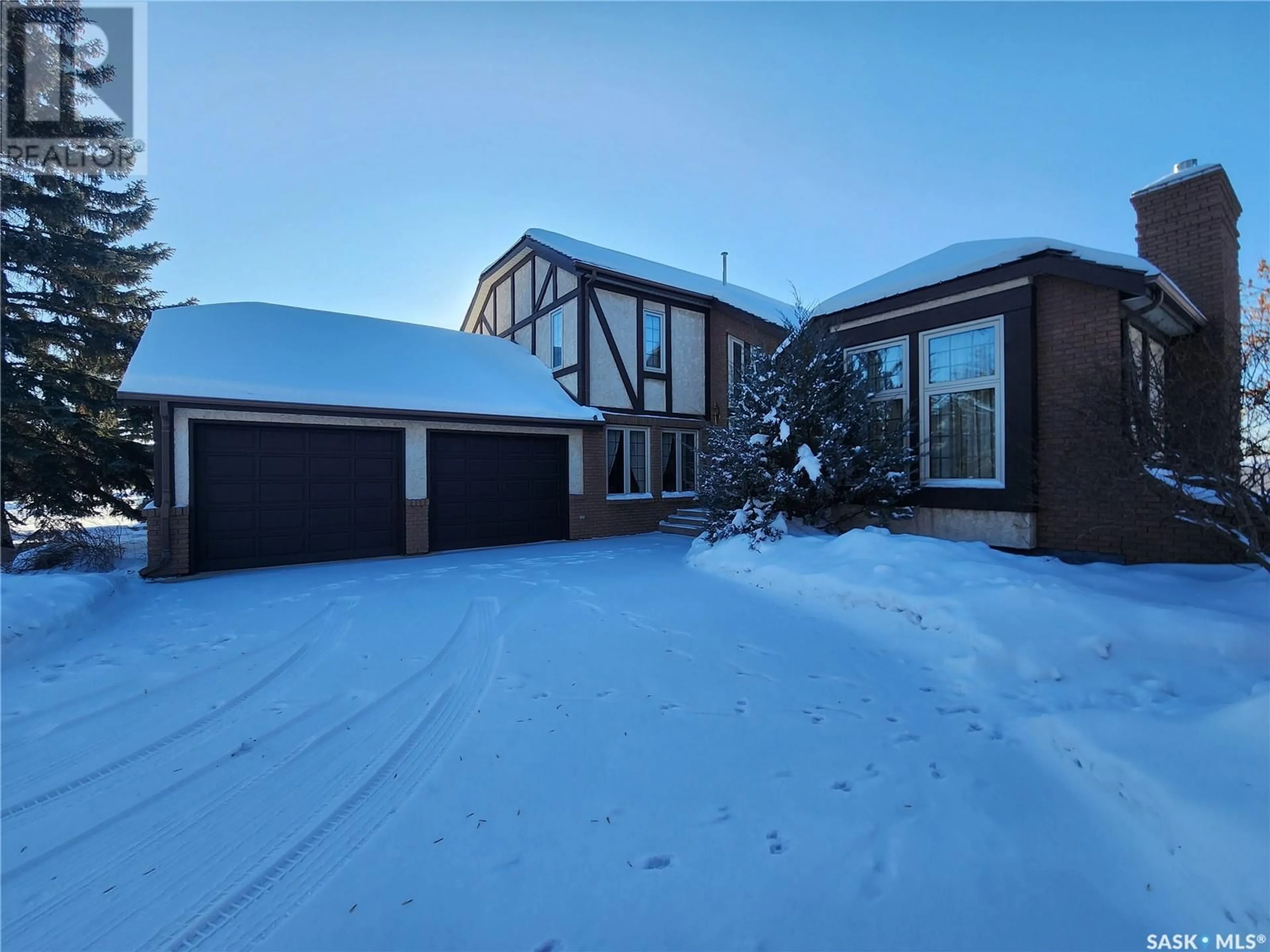 A pic from outside/outdoor area/front of a property/back of a property/a pic from drone, street for 859 Montreal STREET, Melville Saskatchewan S0A2P0