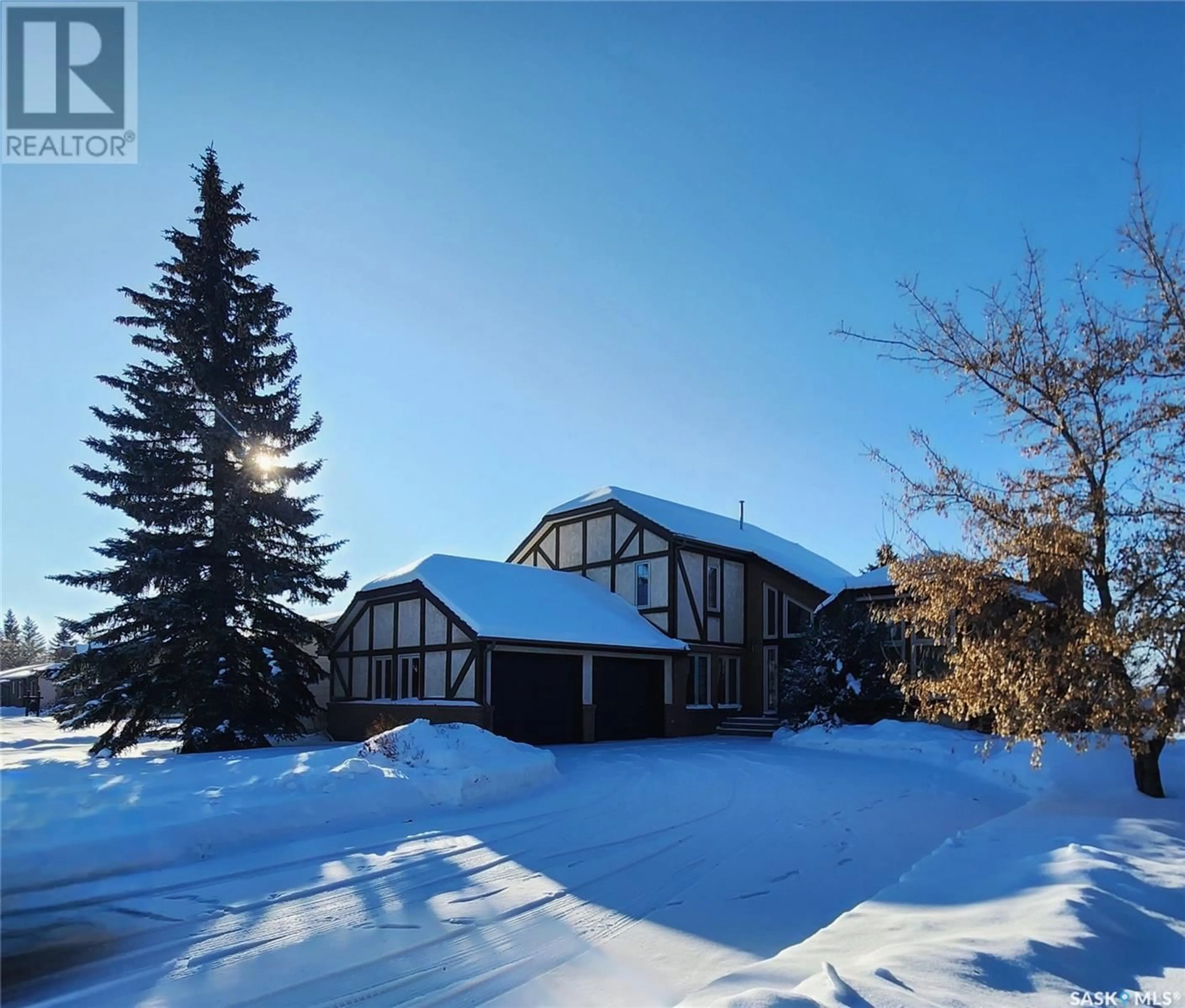 A pic from outside/outdoor area/front of a property/back of a property/a pic from drone, street for 859 Montreal STREET, Melville Saskatchewan S0A2P0