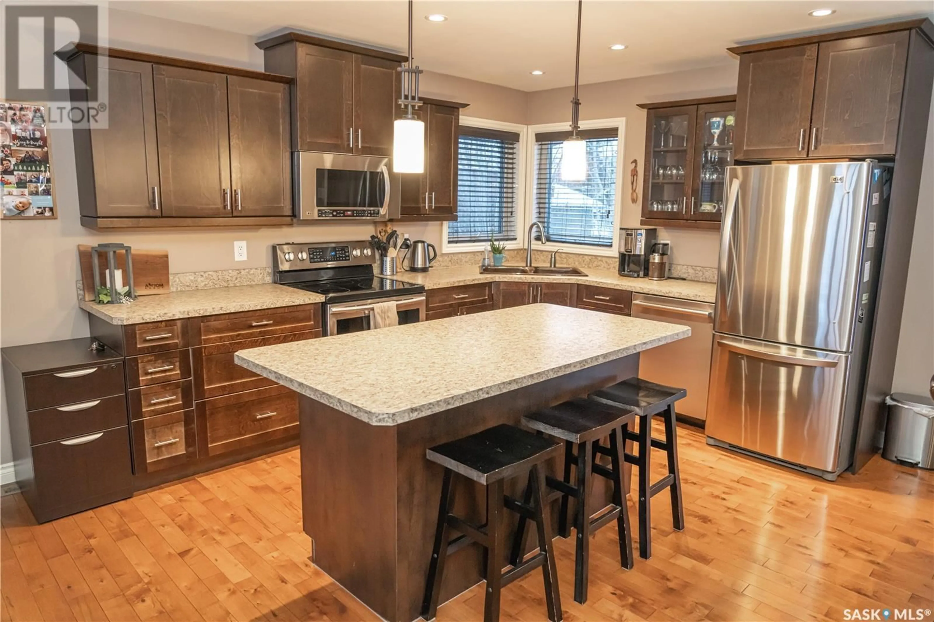 Open concept kitchen, unknown for 520 Antler CRESCENT, Warman Saskatchewan S0K4S0