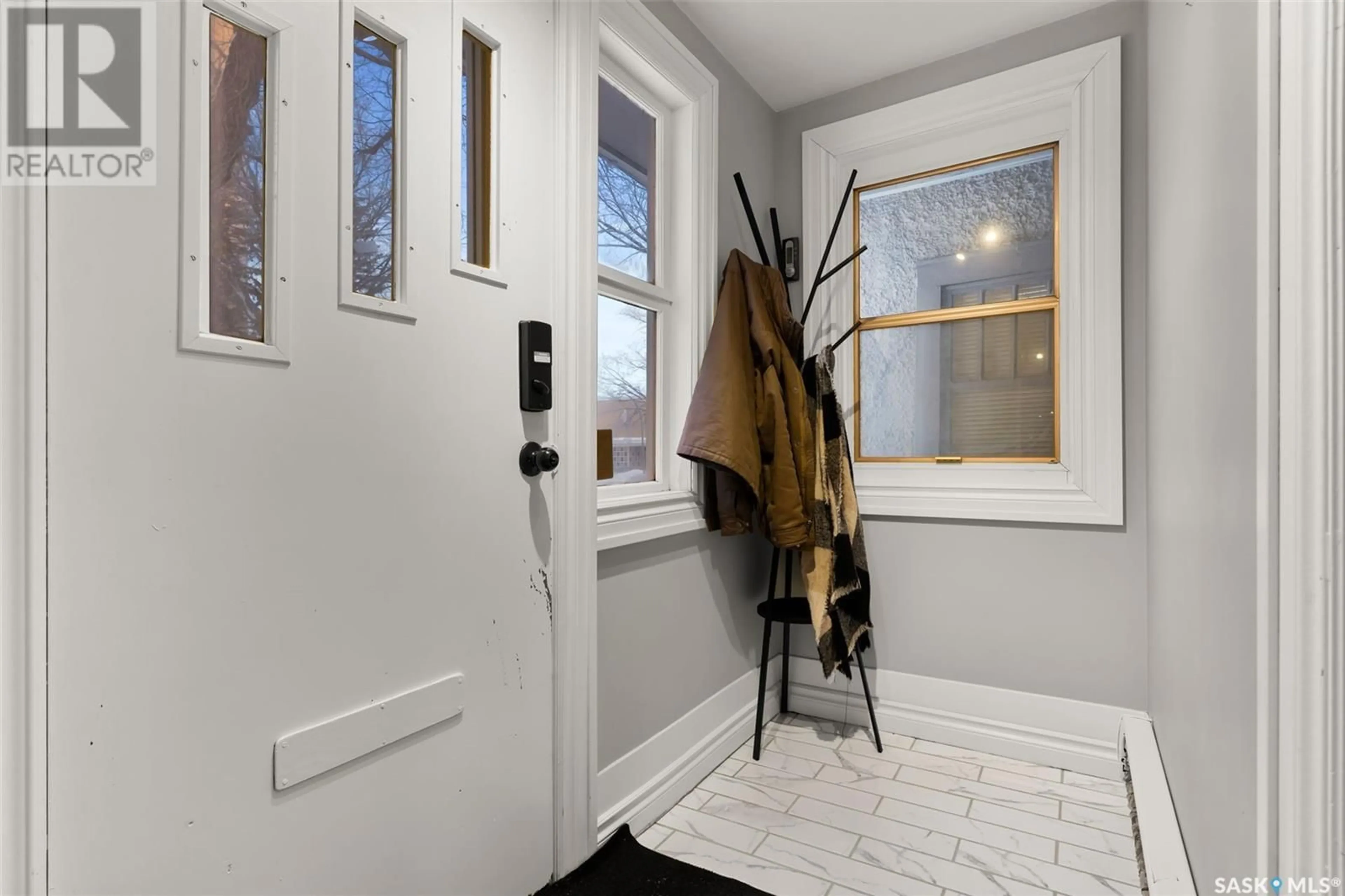 Indoor entryway for 2115 Winnipeg STREET, Regina Saskatchewan S4P1G9