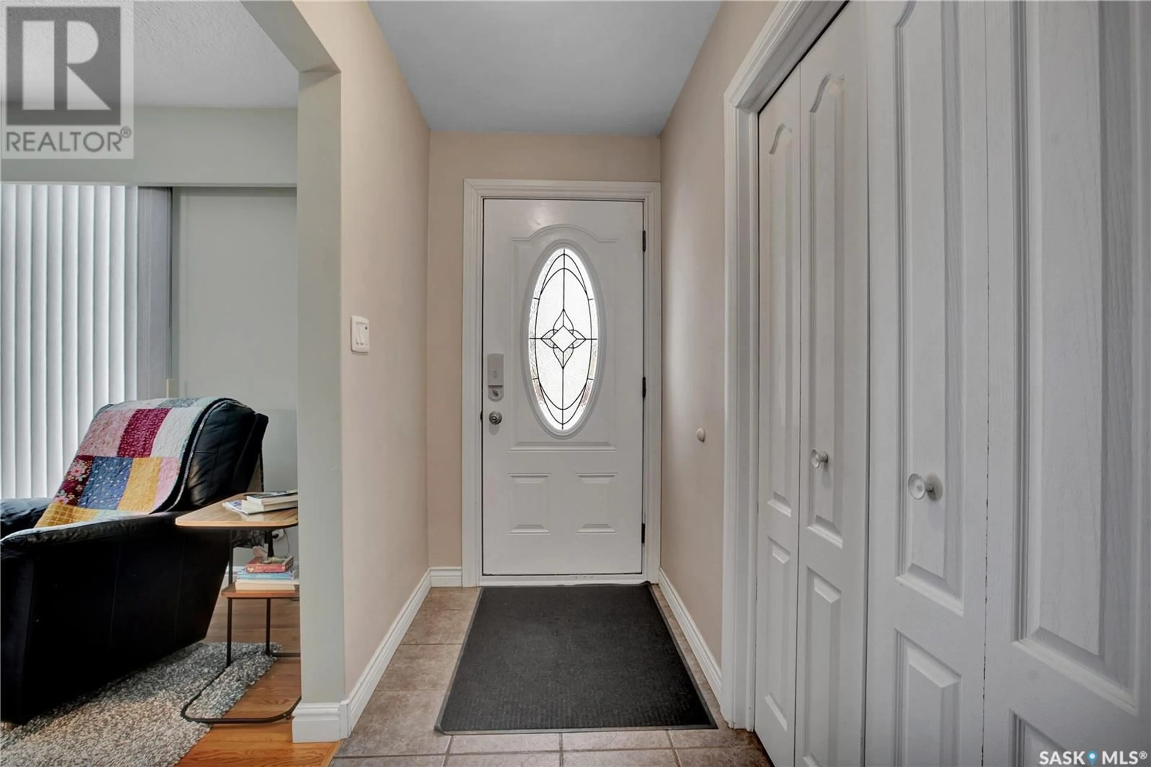 Indoor entryway for 1301 Wilson CRESCENT, Saskatoon Saskatchewan S7J3J8