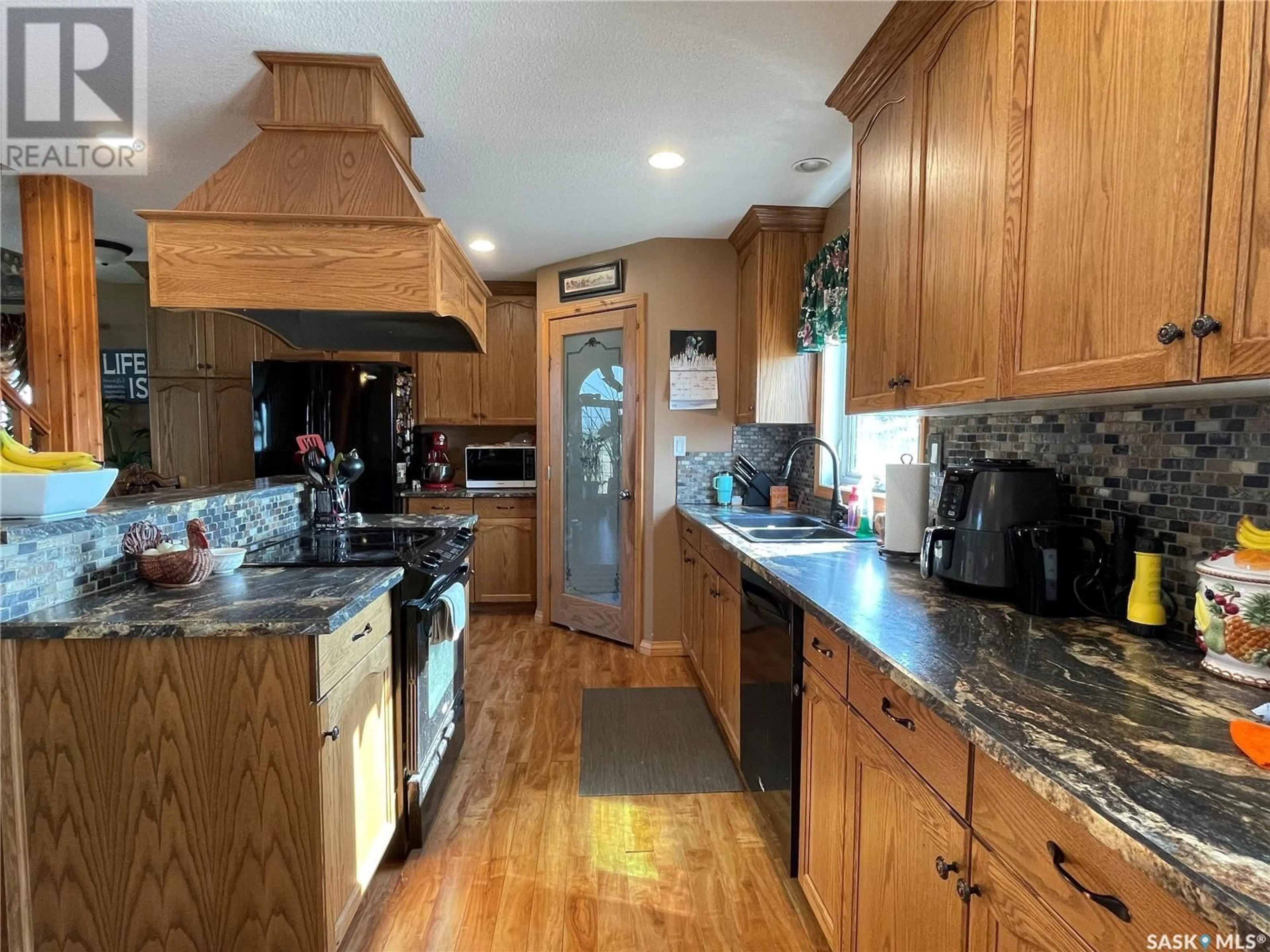 Open concept kitchen, unknown for 27km East of Meadow Lake, Meadow Lake Rm No.588 Saskatchewan S9X1Y1