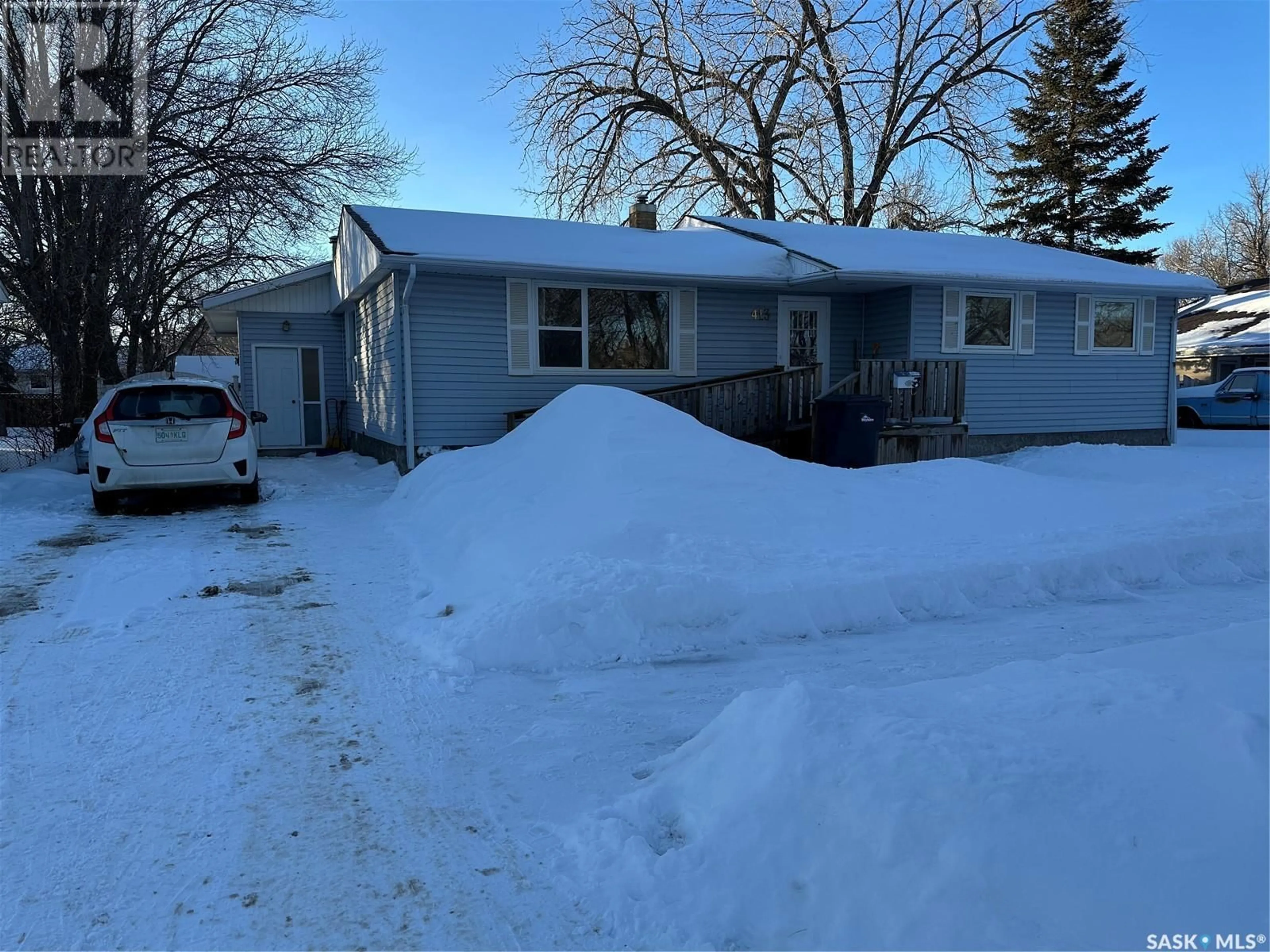 A pic from outside/outdoor area/front of a property/back of a property/a pic from drone, street for 413 Ashford STREET, Weyburn Saskatchewan S4H1J9