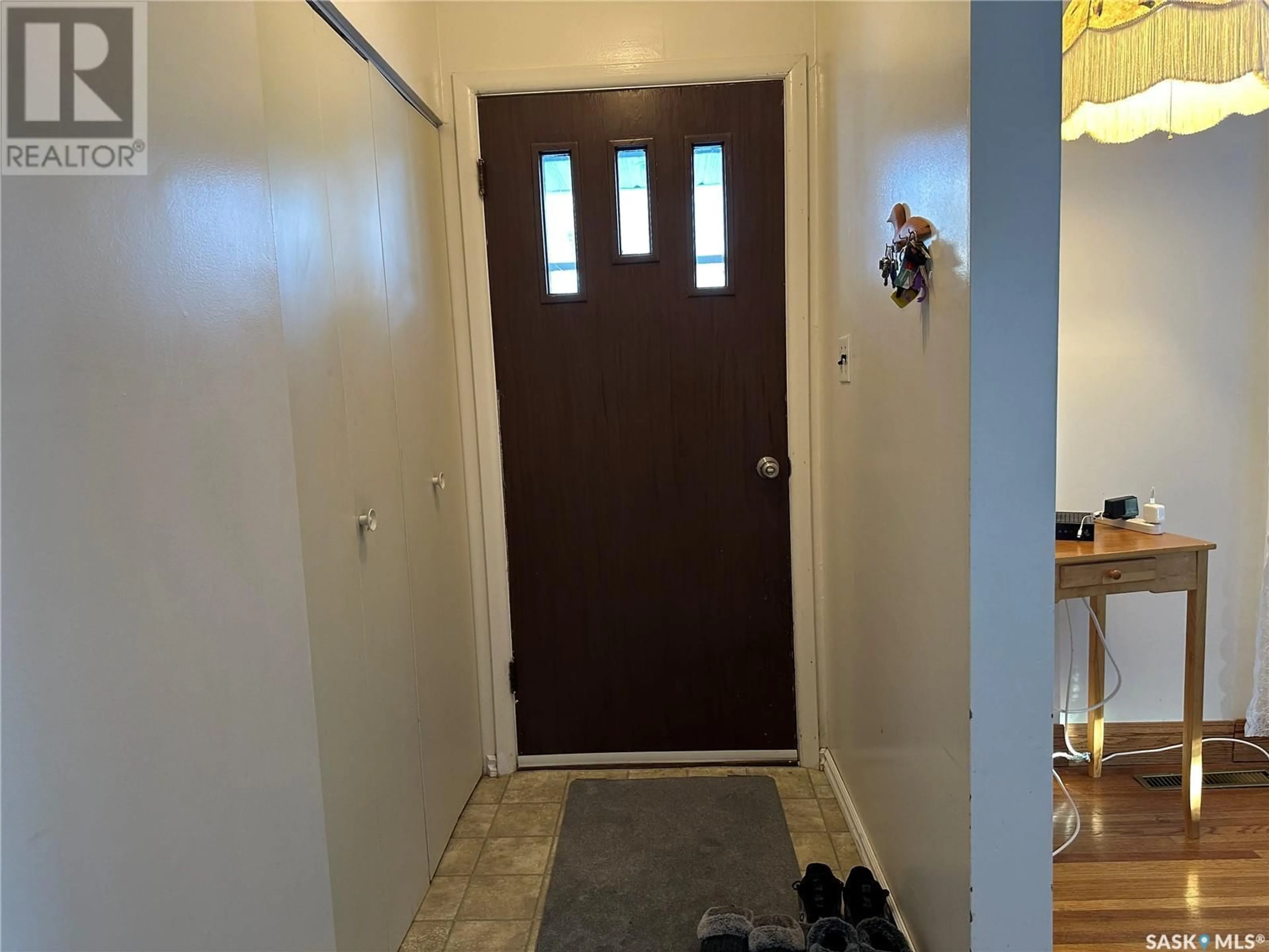 Indoor entryway for 413 Ashford STREET, Weyburn Saskatchewan S4H1J9