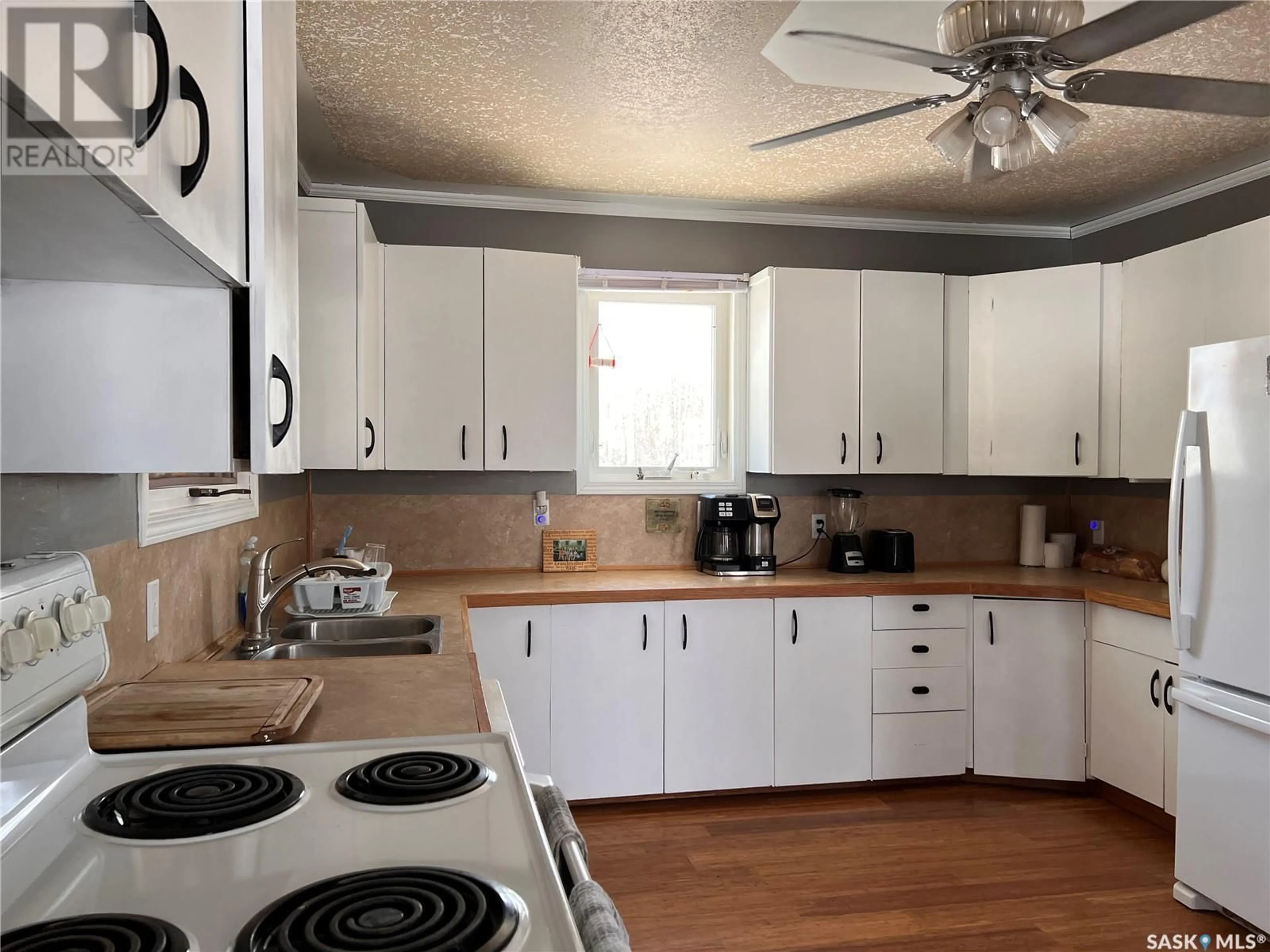 Standard kitchen, unknown for Springburn Acreage, Wynyard Saskatchewan S0A4T0