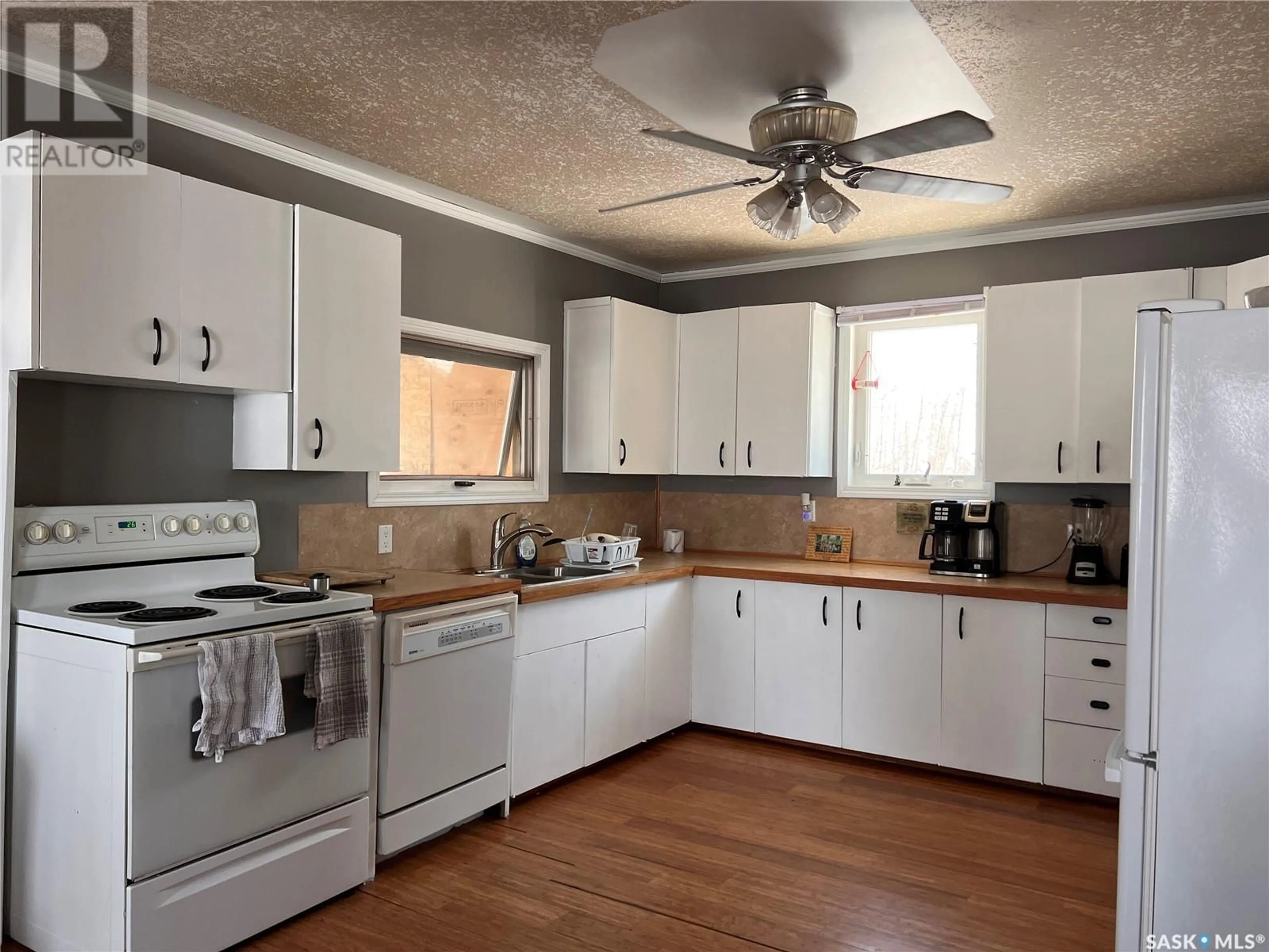 Standard kitchen, unknown for Springburn Acreage, Wynyard Saskatchewan S0A4T0