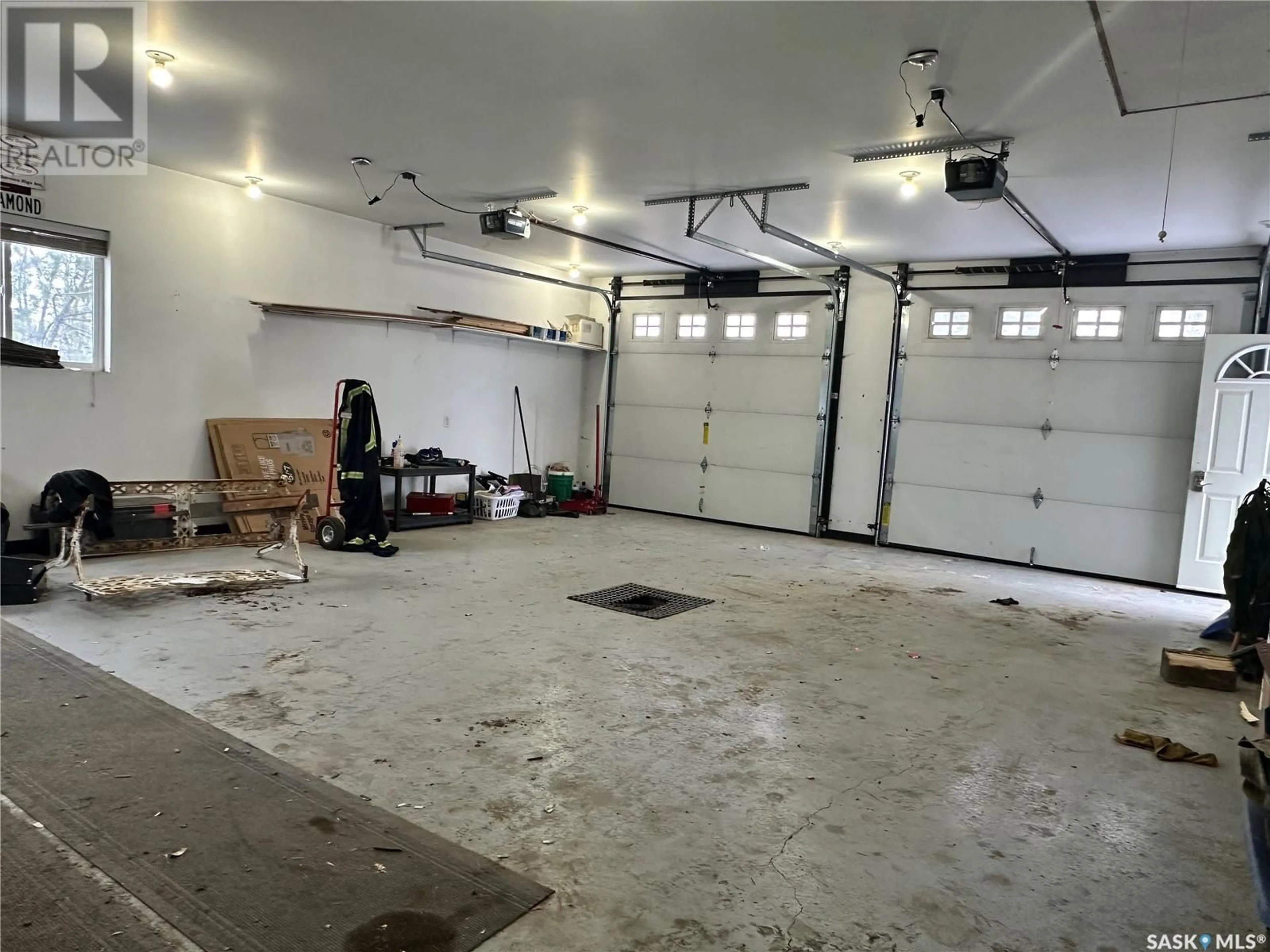 Indoor garage for 630 6th AVENUE NW, Swift Current Saskatchewan S9H3Z2