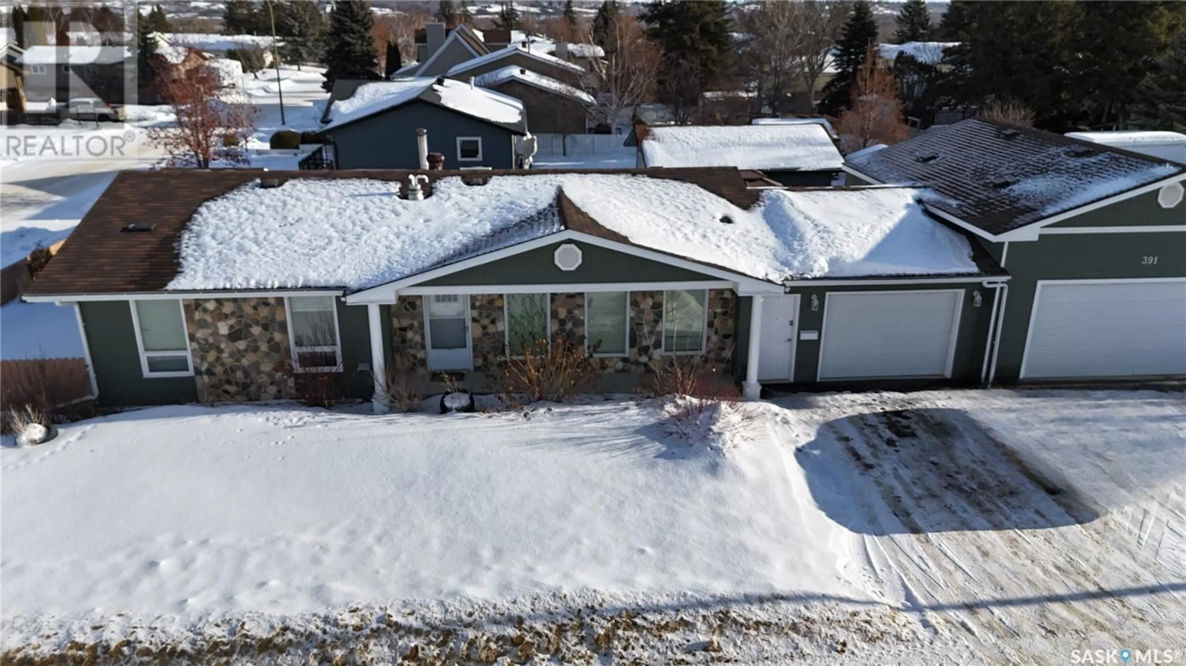 A pic from outside/outdoor area/front of a property/back of a property/a pic from drone, street for 391 36th STREET, Battleford Saskatchewan S0M0E0