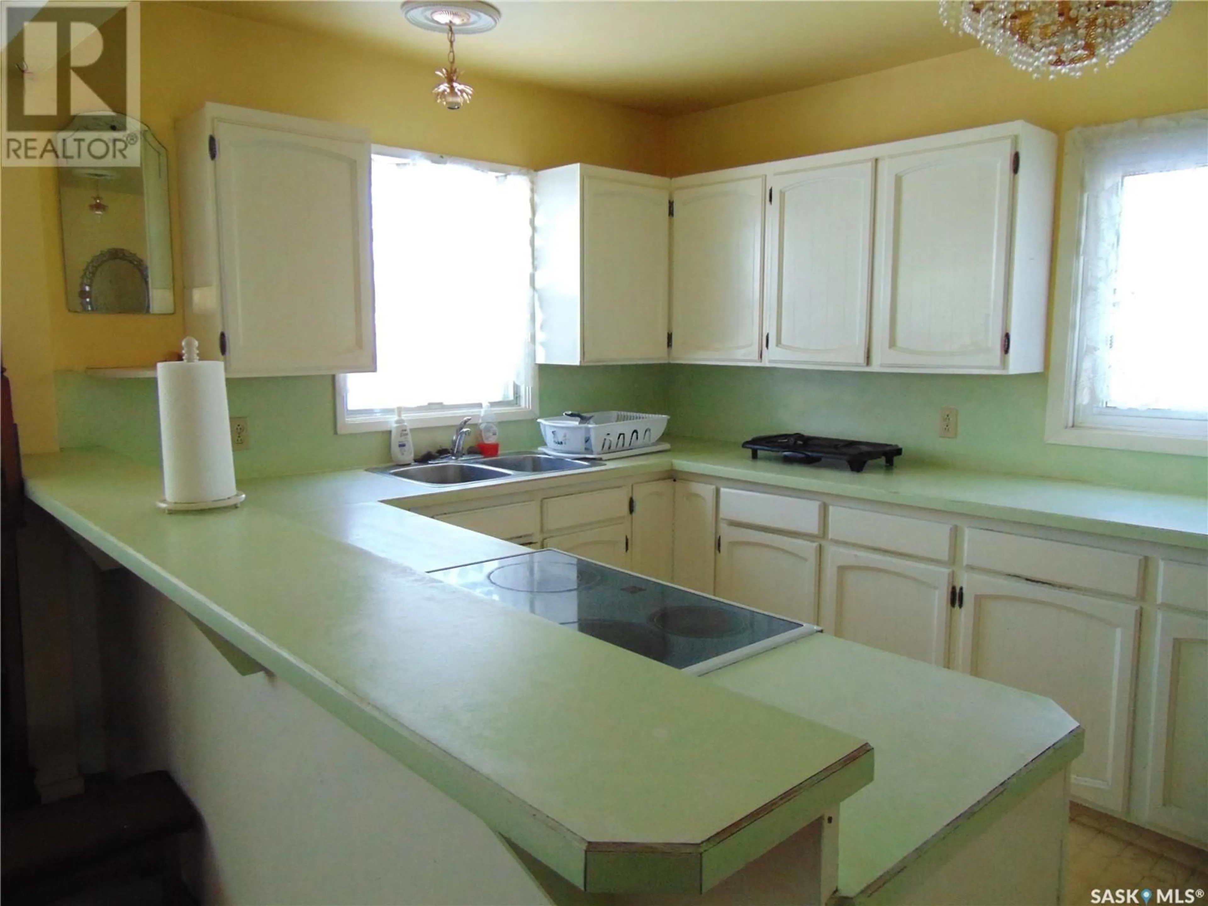 Standard kitchen, unknown for 1408 N AVENUE S, Saskatoon Saskatchewan S7H0A1