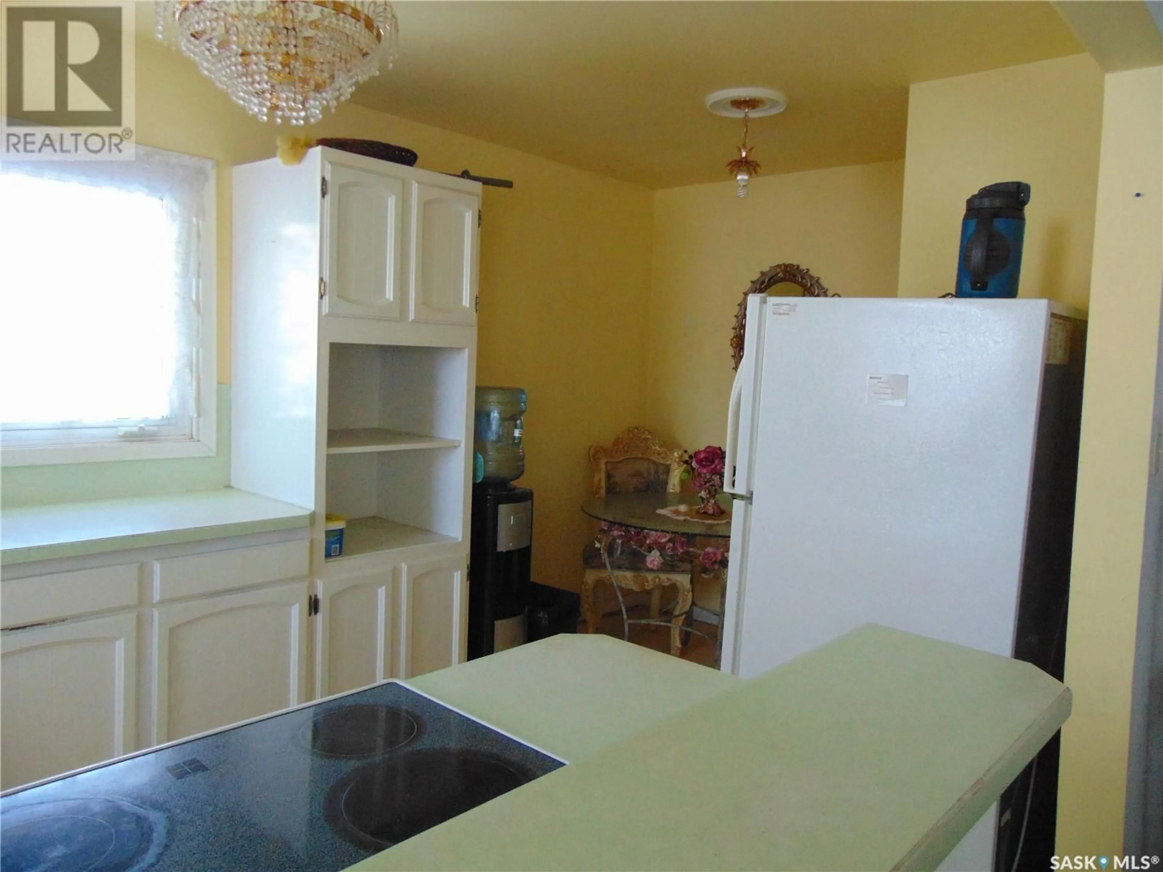 Standard kitchen, unknown for 1408 N AVENUE S, Saskatoon Saskatchewan S7H0A1