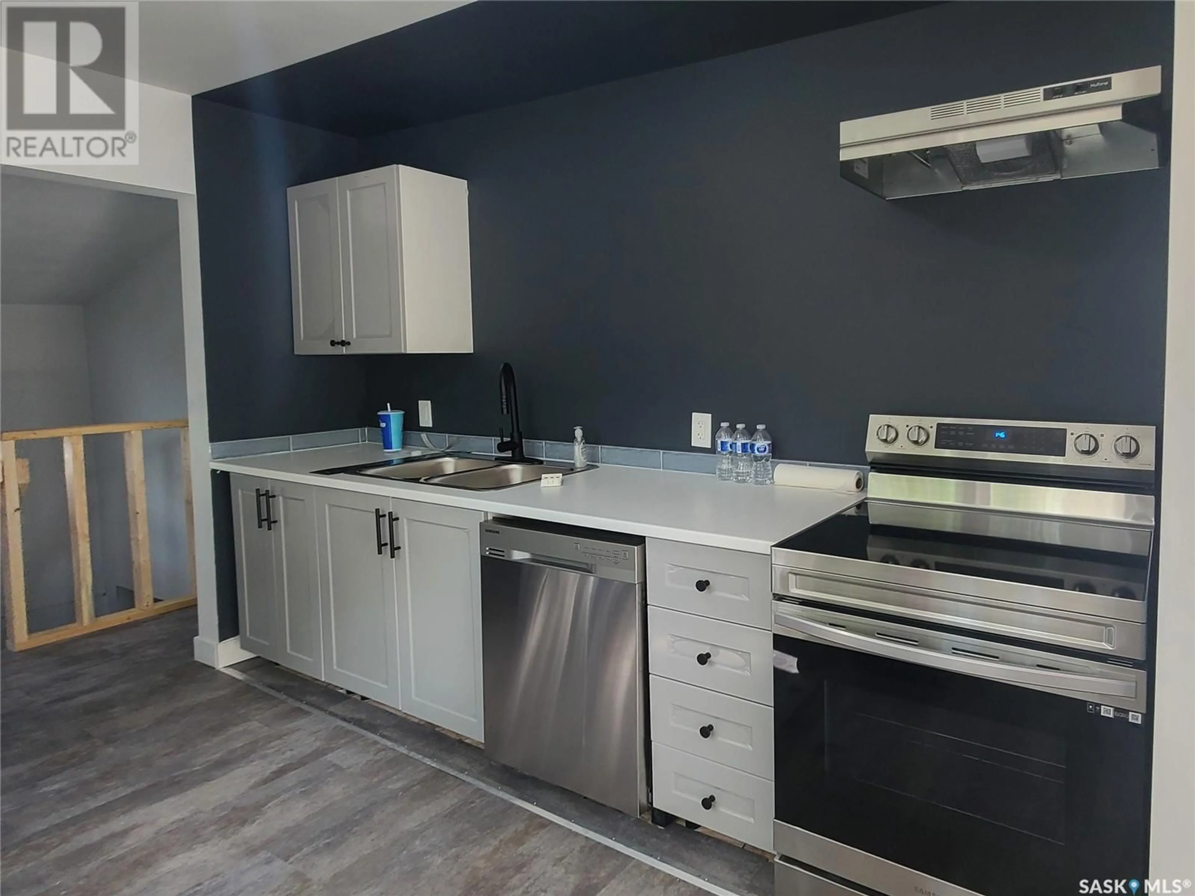 Standard kitchen, unknown for 1118 Wallace STREET, Regina Saskatchewan S4N3Y9