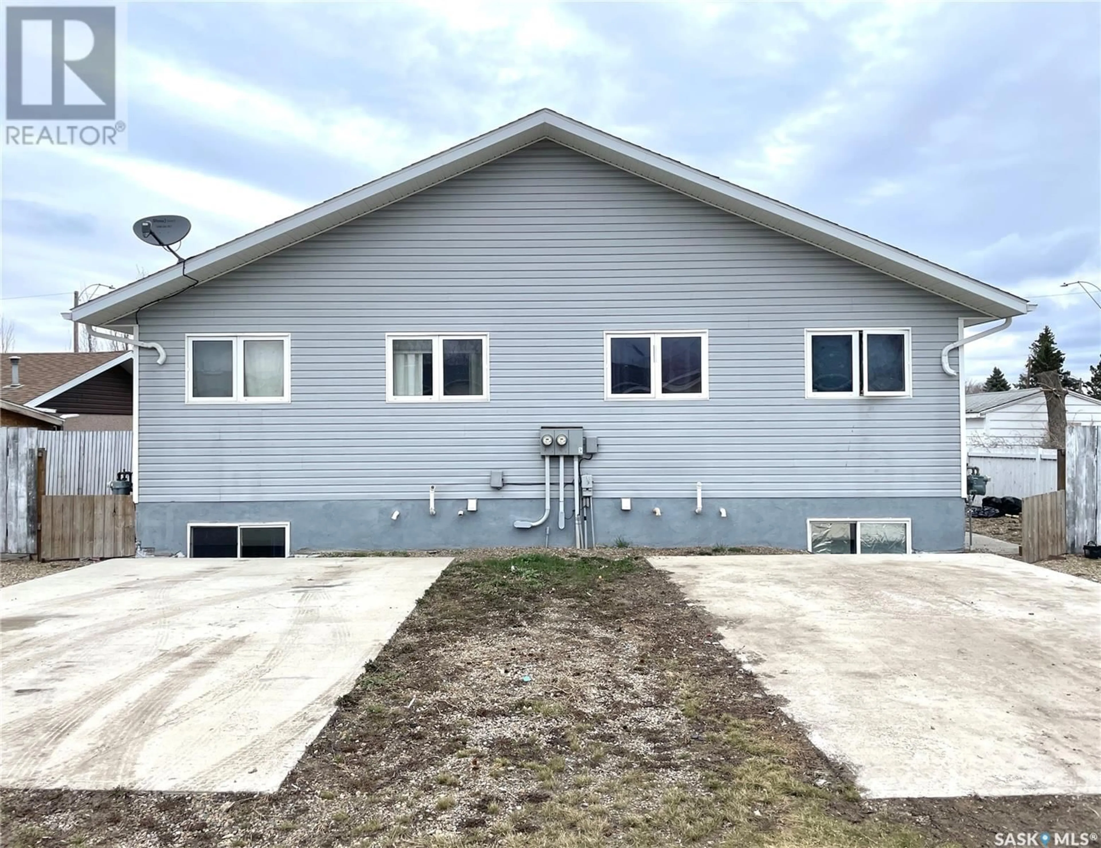 Home with vinyl exterior material, building for 321 A/B 29th STREET, Battleford Saskatchewan S0M0E0