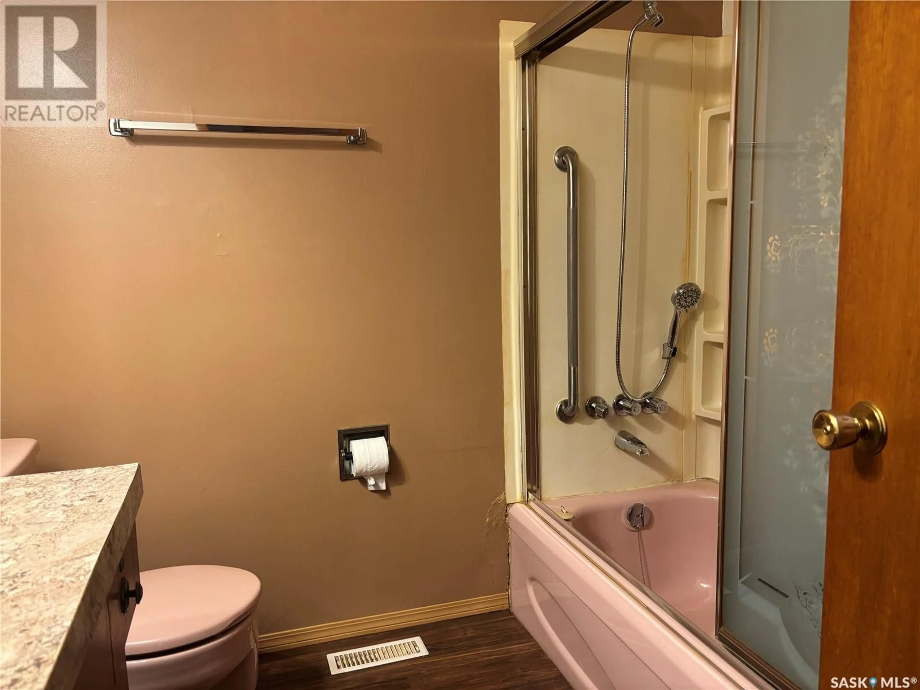 Standard bathroom, unknown for 263 Fairview ROAD, Regina Saskatchewan S4R5V1