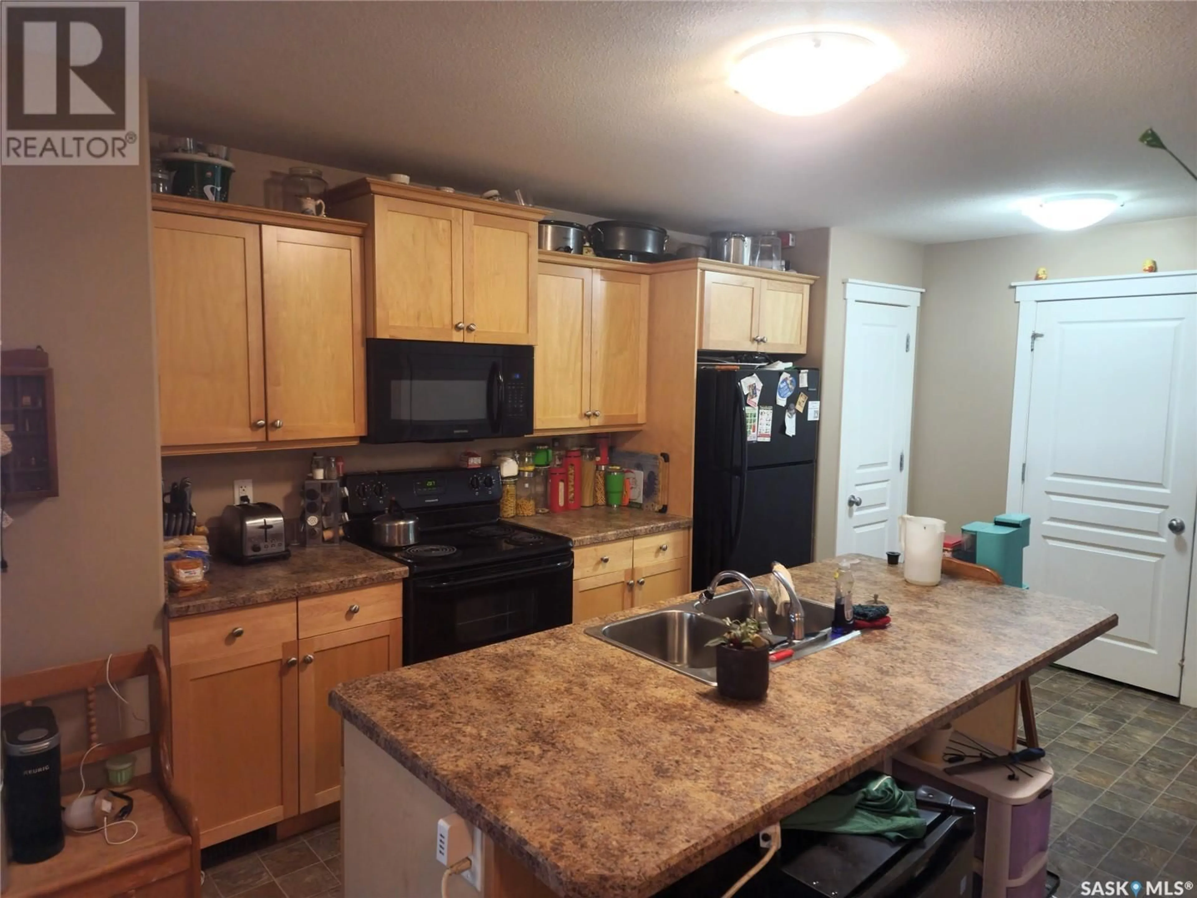 Open concept kitchen, unknown for 530 Toronto STREET, Regina Saskatchewan S4R1M6