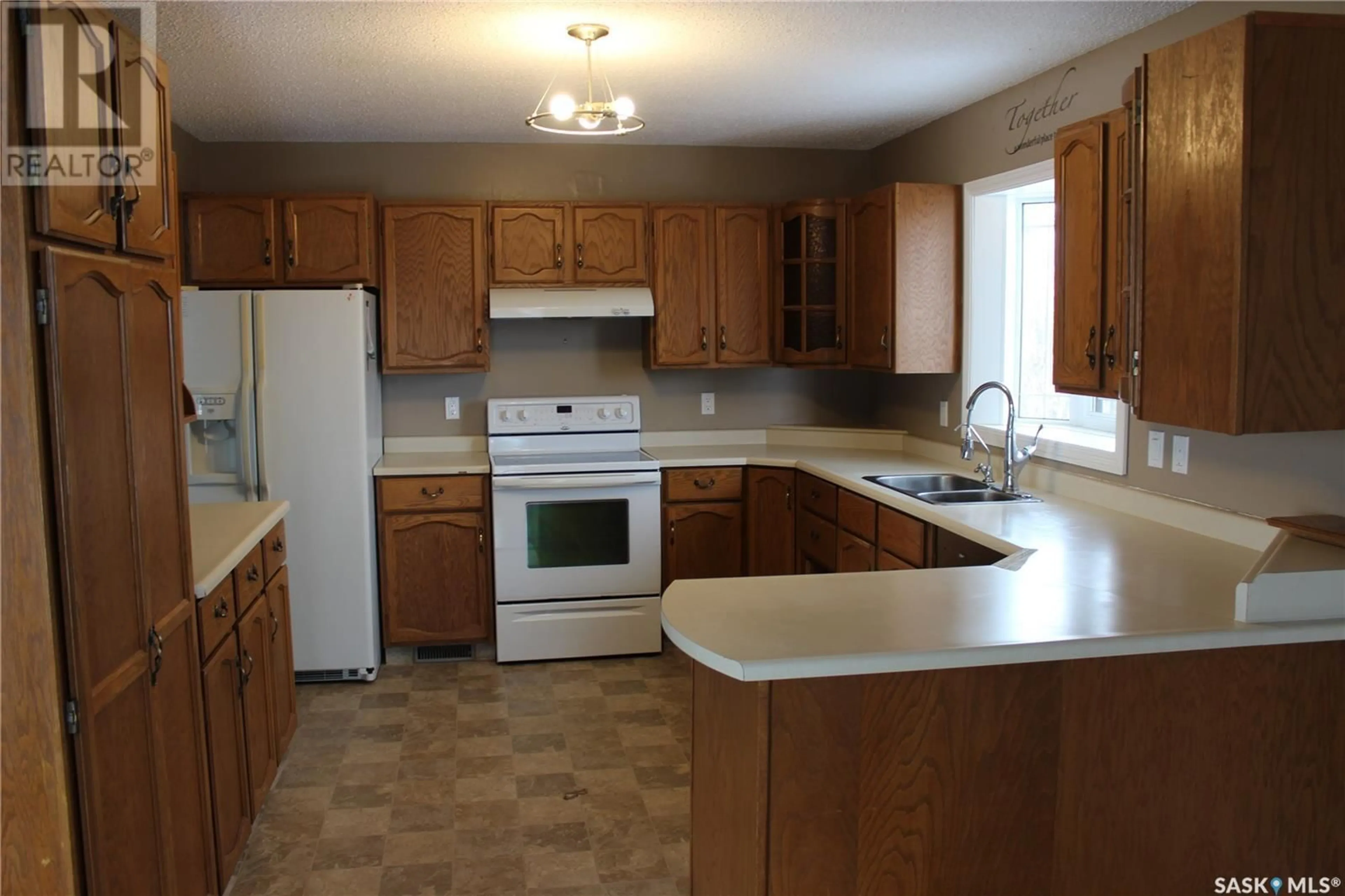 Standard kitchen, unknown for 655 Breen AVENUE, Macoun Saskatchewan S0C1P0