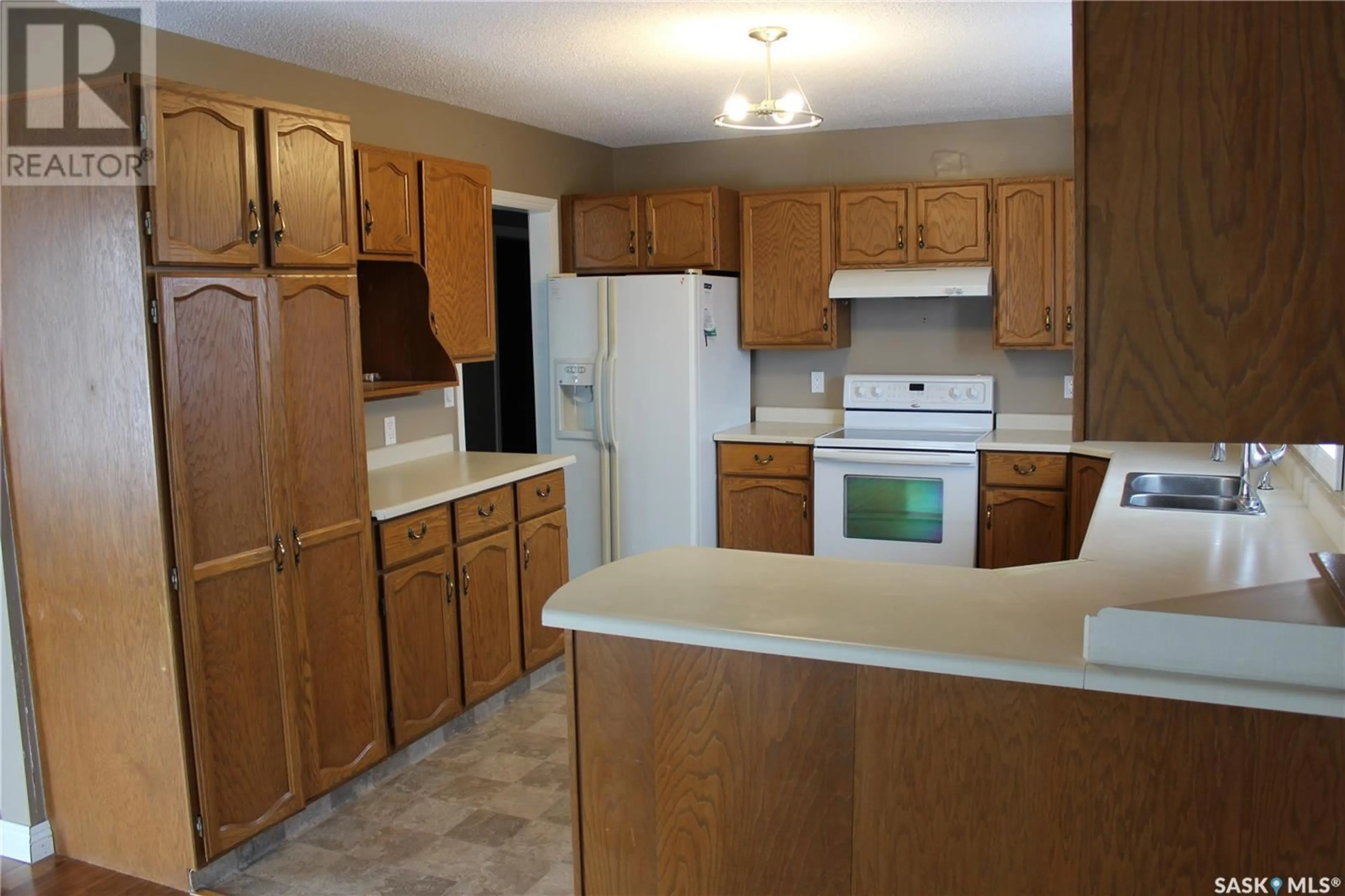 Standard kitchen, unknown for 655 Breen AVENUE, Macoun Saskatchewan S0C1P0