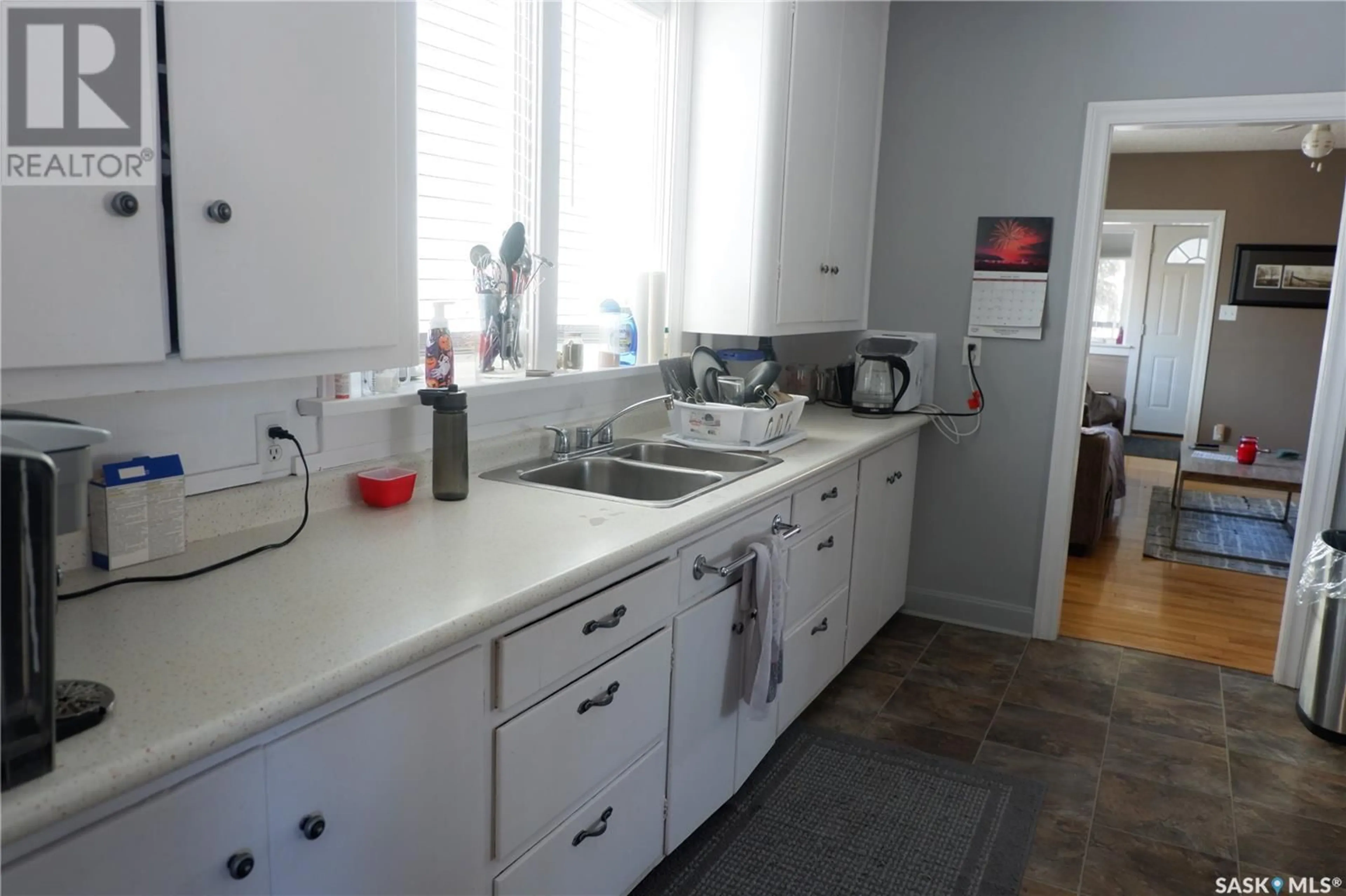 Standard kitchen, unknown for 306 6th AVENUE E, Assiniboia Saskatchewan S0H0B0