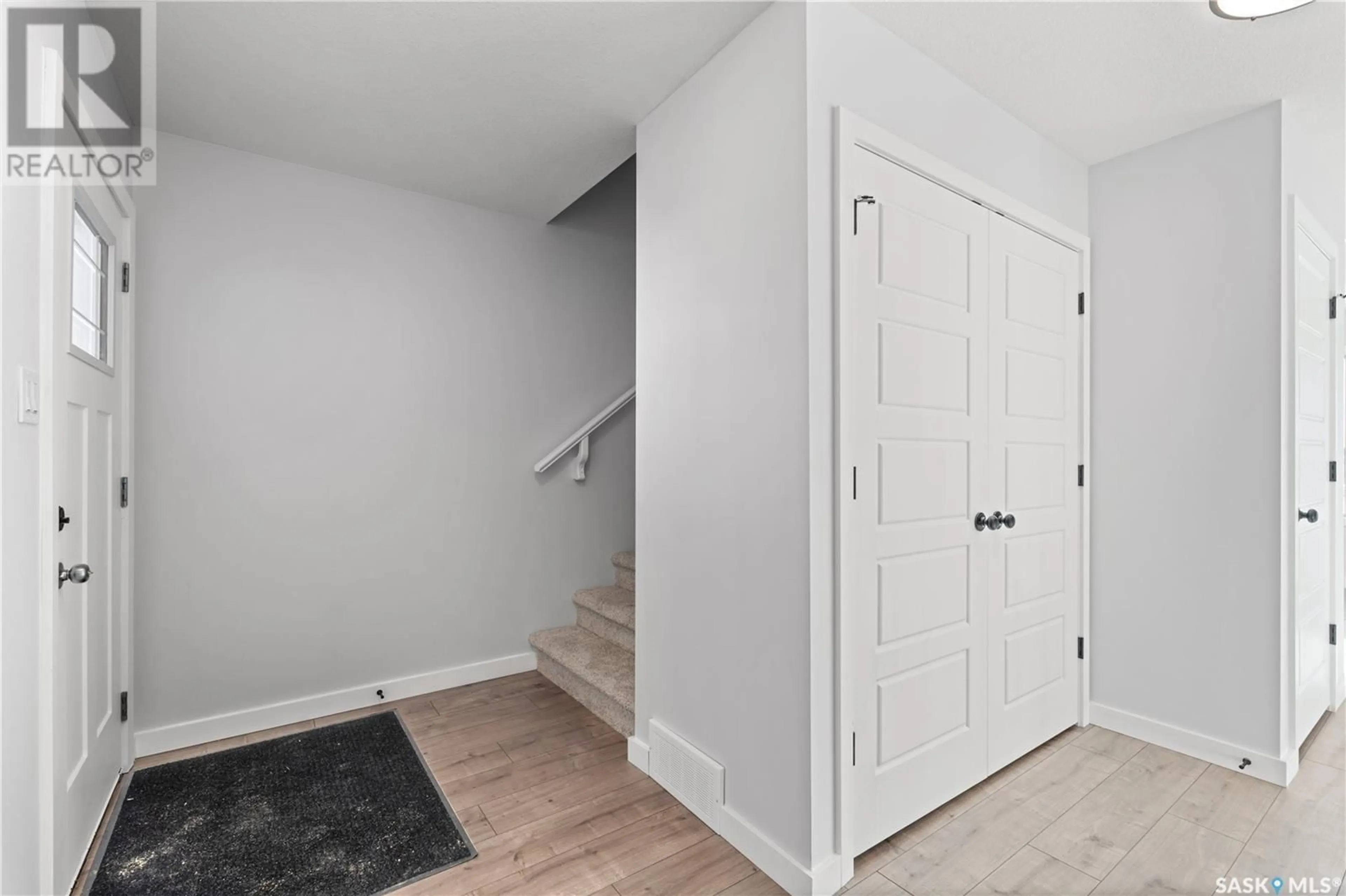 Indoor entryway for 8689 Wheat CRESCENT, Regina Saskatchewan S4Y0H4