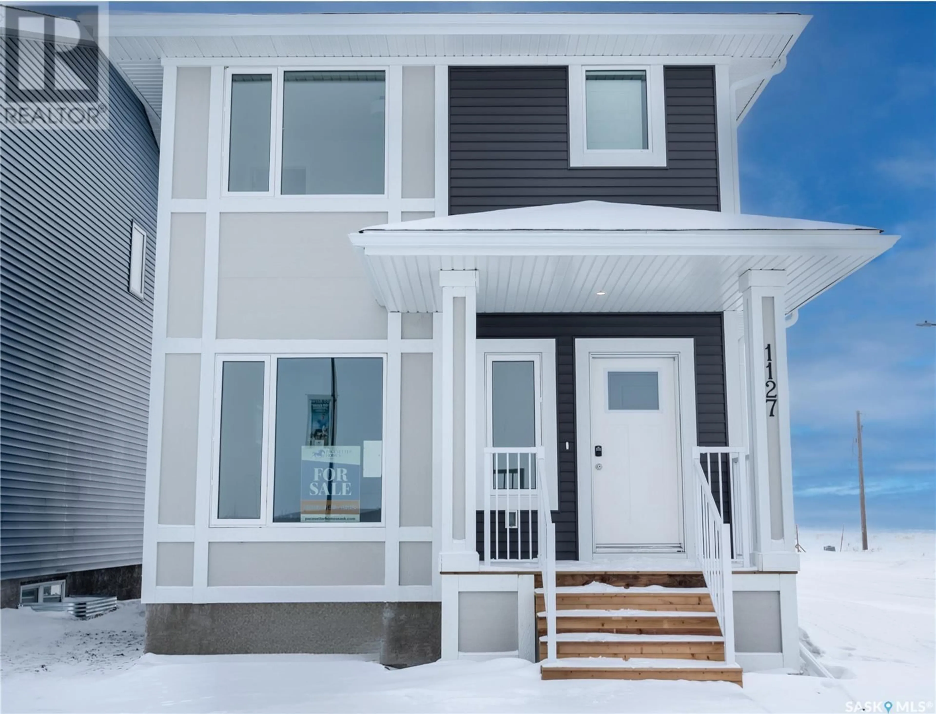 Home with vinyl exterior material, street for 1127 Camden GARDENS, White City Saskatchewan S4L3R5