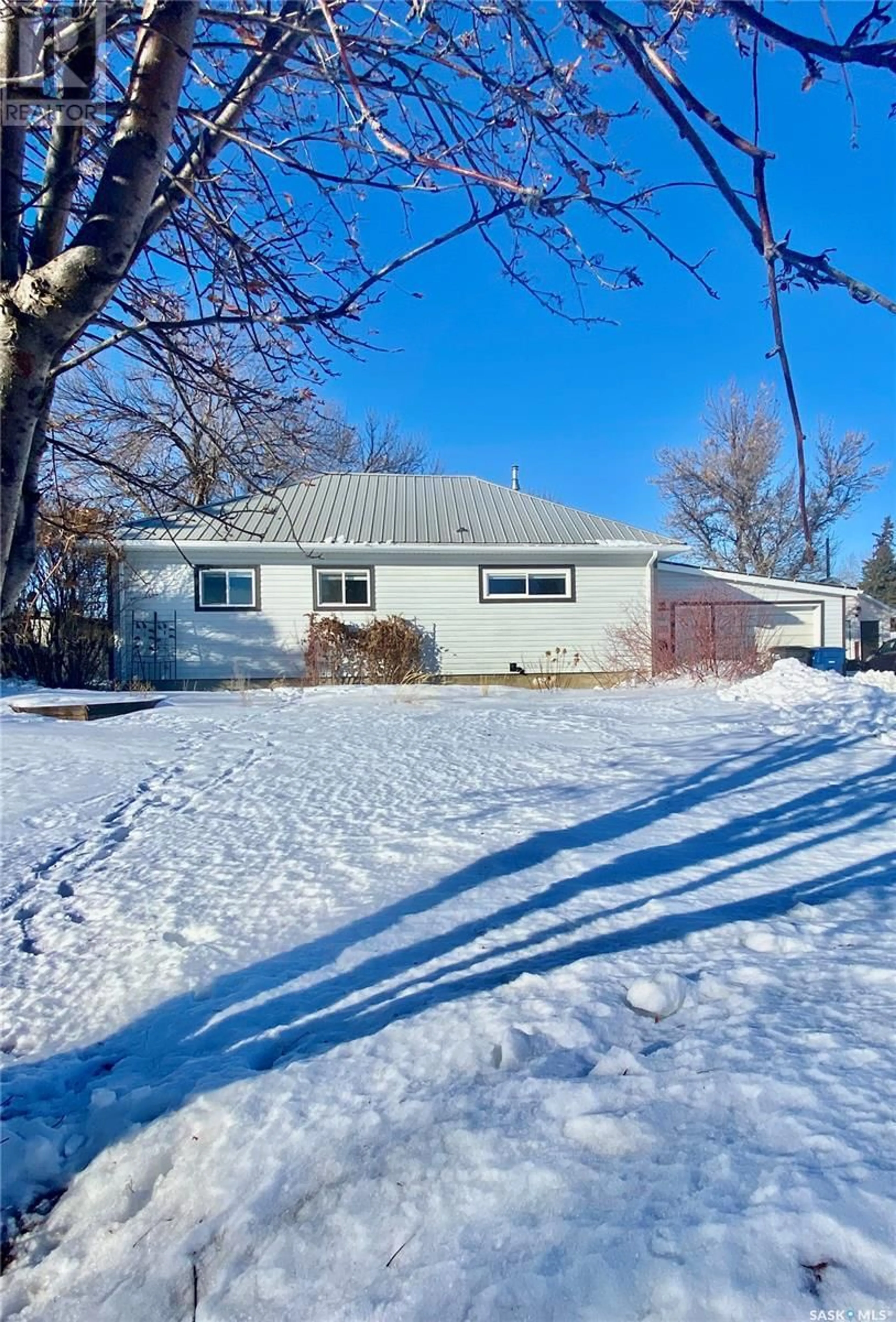 A pic from outside/outdoor area/front of a property/back of a property/a pic from drone, street for 102 Missouri Coteau STREET, Avonlea Saskatchewan S0H0C0