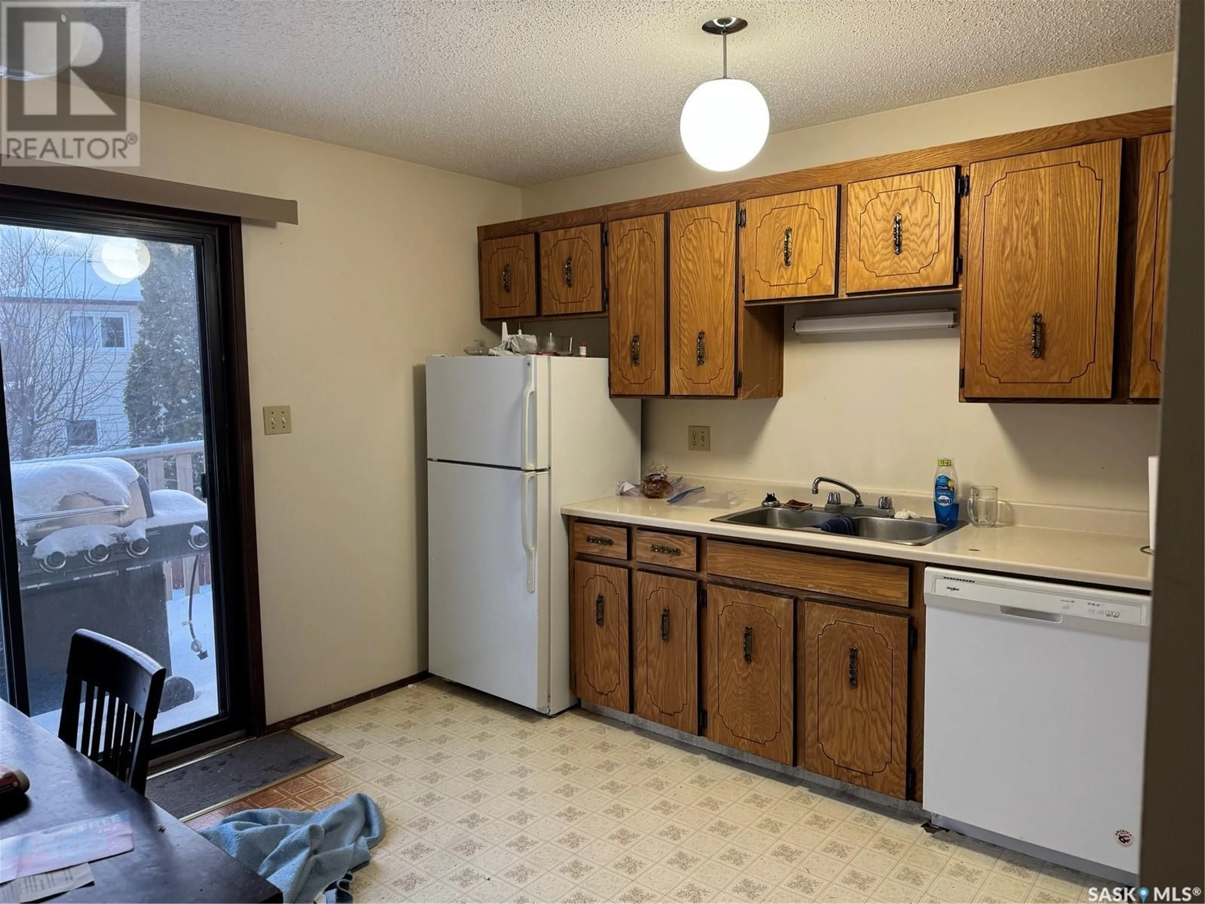 Standard kitchen, unknown for 4020 Taylor STREET E, Saskatoon Saskatchewan S7H5J5