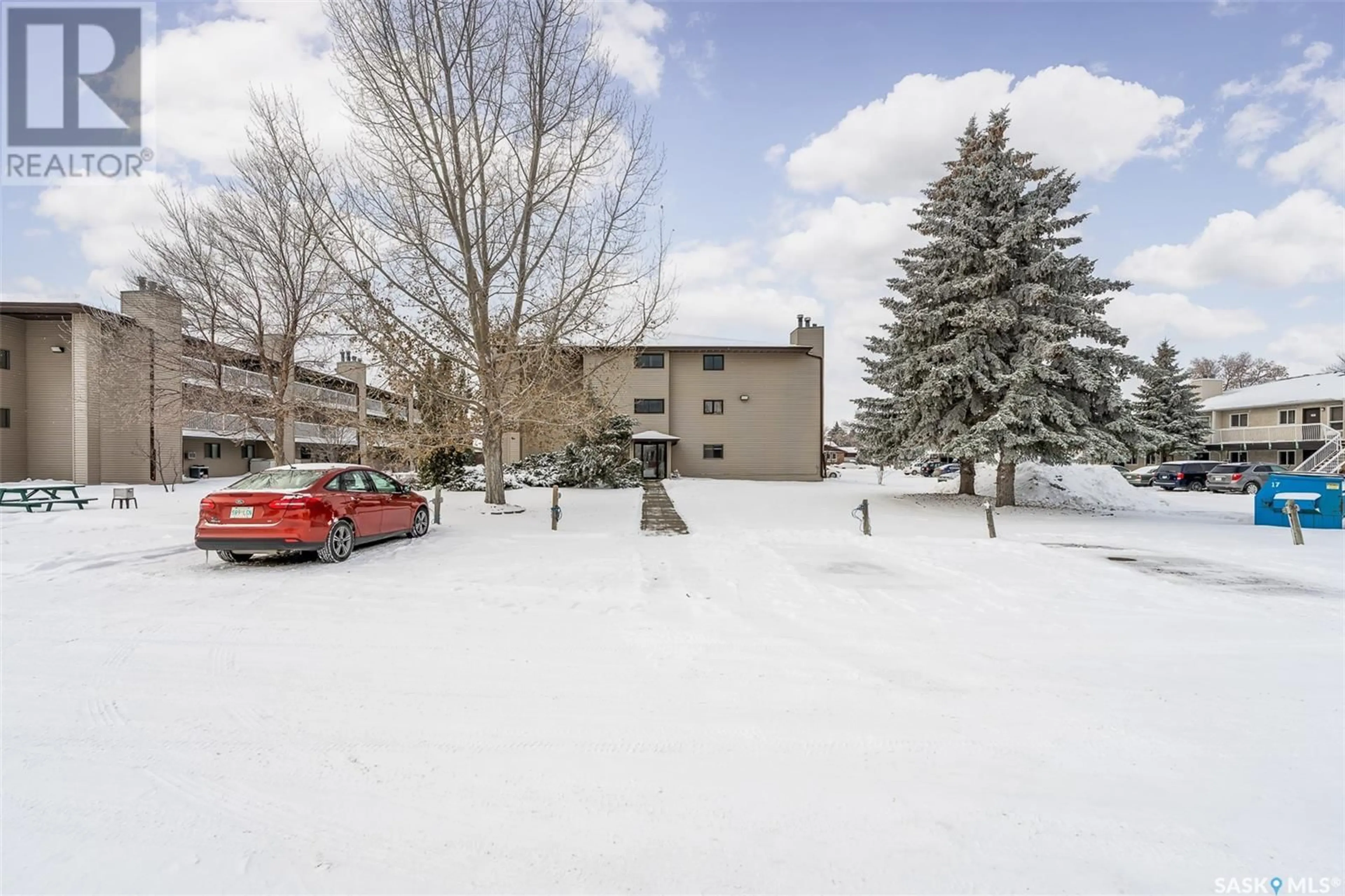 Patio, mountain view for 305C 59 Wood Lily DRIVE, Moose Jaw Saskatchewan S6J1H1